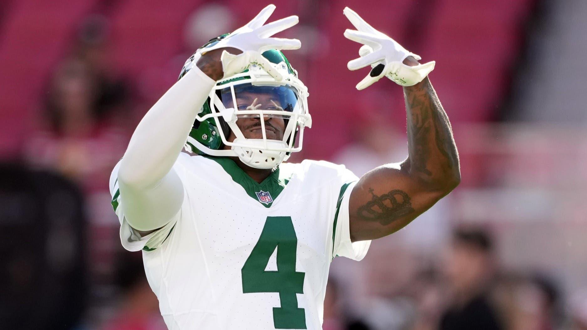 Sep 9, 2024; Santa Clara, California, USA; New York Jets cornerback D.J. Reed (4) gestures before the game against the San Francisco 49ers at Levi's Stadium. 