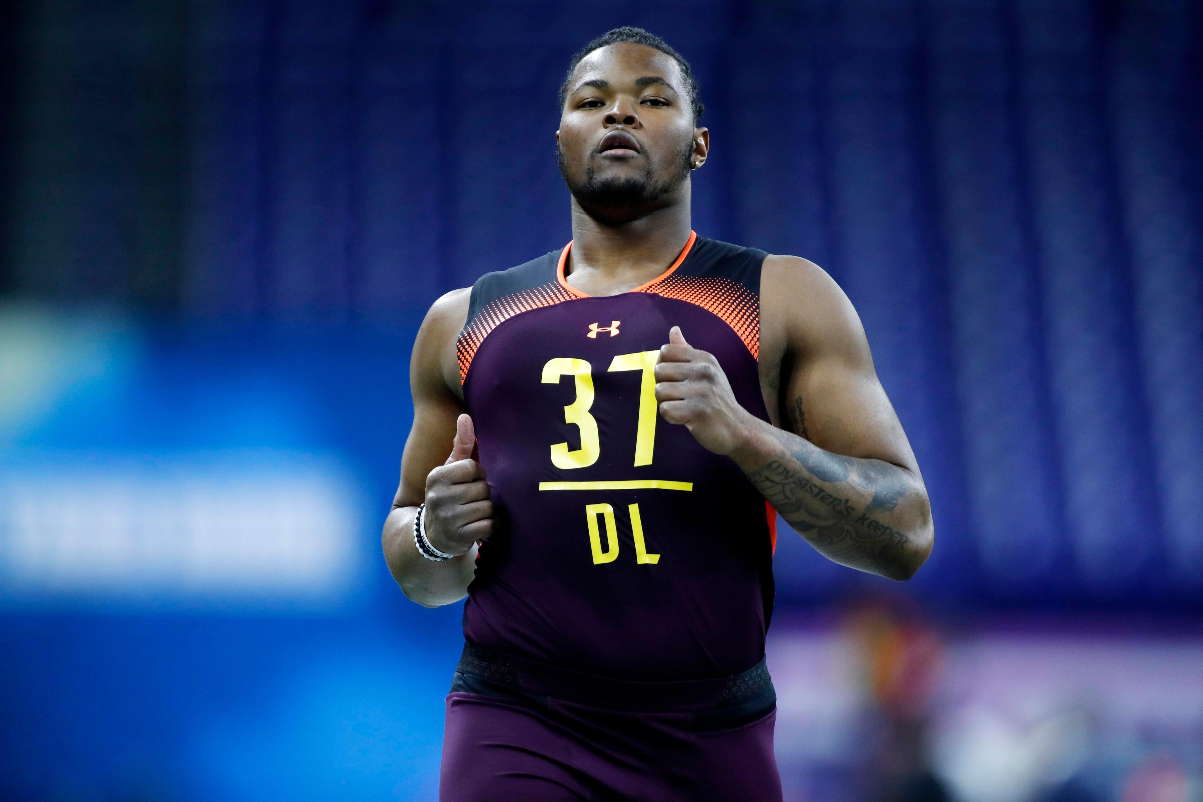 Mar 3, 2019; Indianapolis, IN, USA; Michigan defensive lineman Rashan Gary (DL37) runs the 40 yard dash during the 2019 NFL Combine at Lucas Oil Stadium. Mandatory Credit: Brian Spurlock-USA TODAY Sports / Brian Spurlock