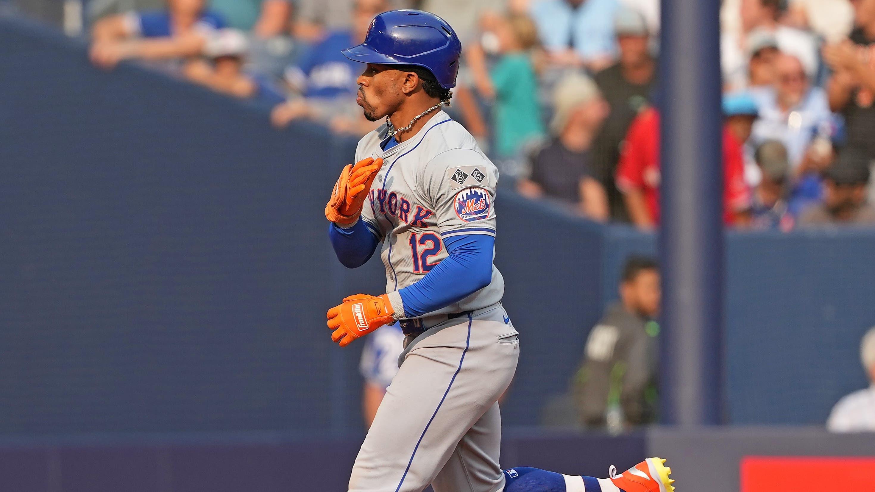 New York Mets shortstop Francisco Lindor (12) runs the bases after hitting a home run against the Toronto Blue Jays during the ninth inning at Rogers Centre / Nick Turchiaro - Imagn Images