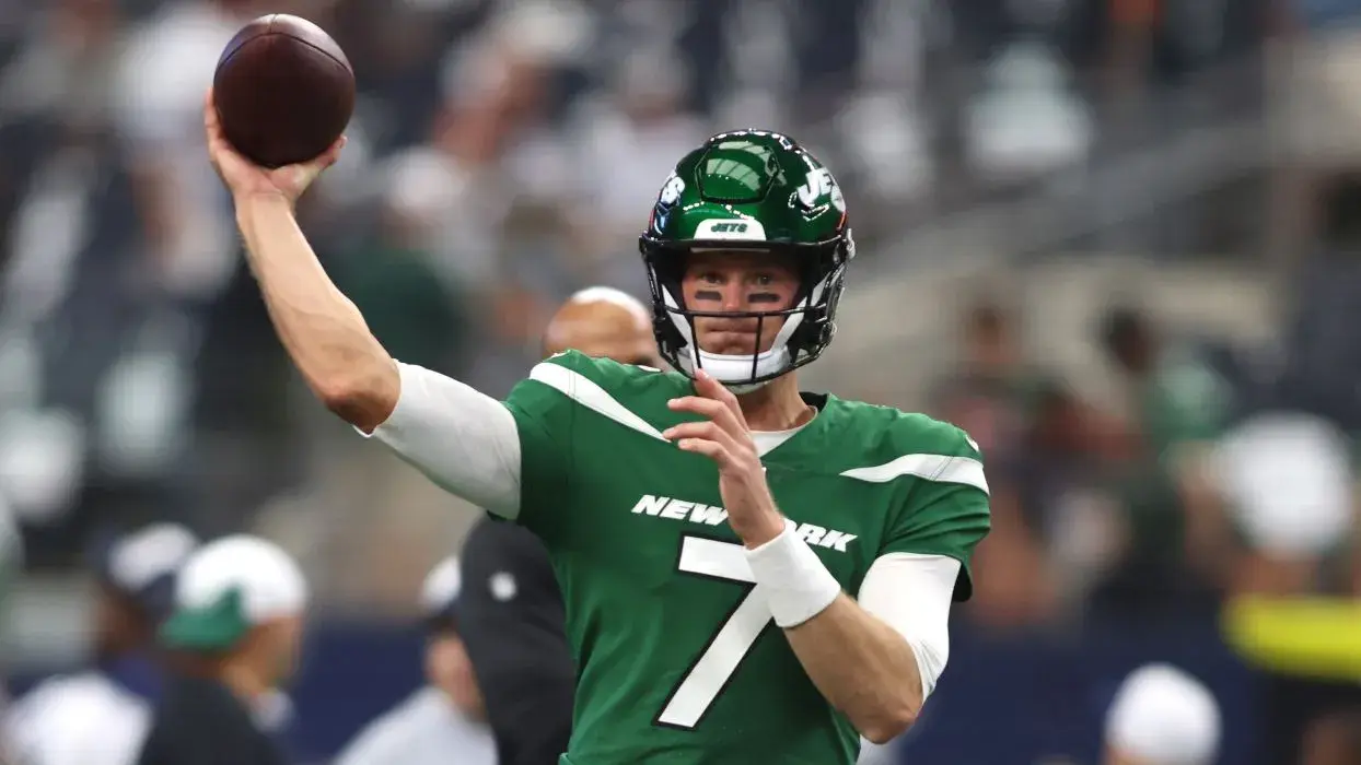 Sep 17, 2023; Arlington, Texas, USA; New York Jets quarterback Tim Boyle (7) throws a pass during warmup before the game against the Dallas Cowboys at AT&T Stadium. / Tim Heitman-USA TODAY Sports