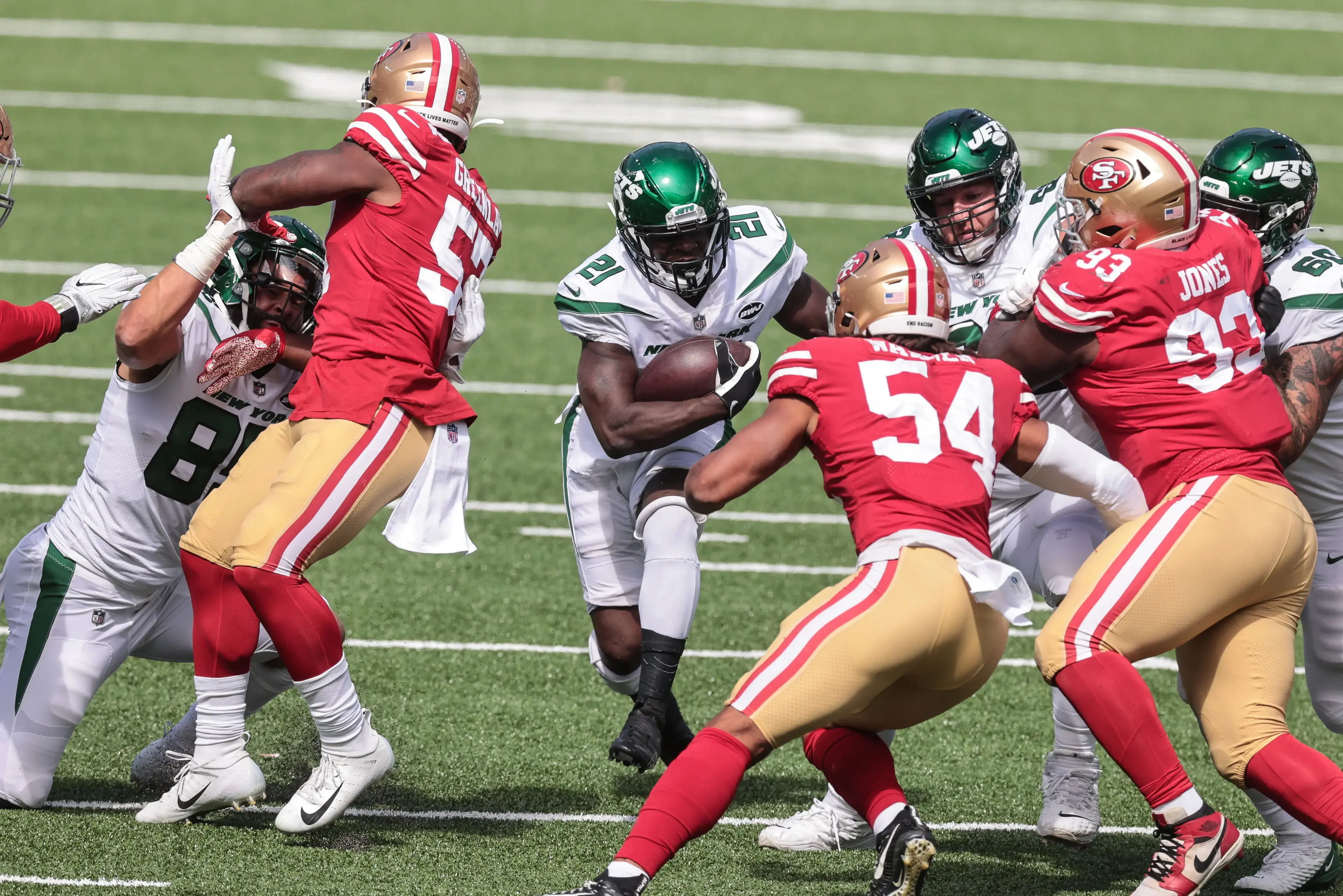 Sep 20, 2020; East Rutherford, New Jersey, USA; New York Jets running back Frank Gore (21) rushes for yards as San Francisco 49ers middle linebacker Fred Warner (54) tackles during the first half at MetLife Stadium. / © Vincent Carchietta-USA TODAY Sports