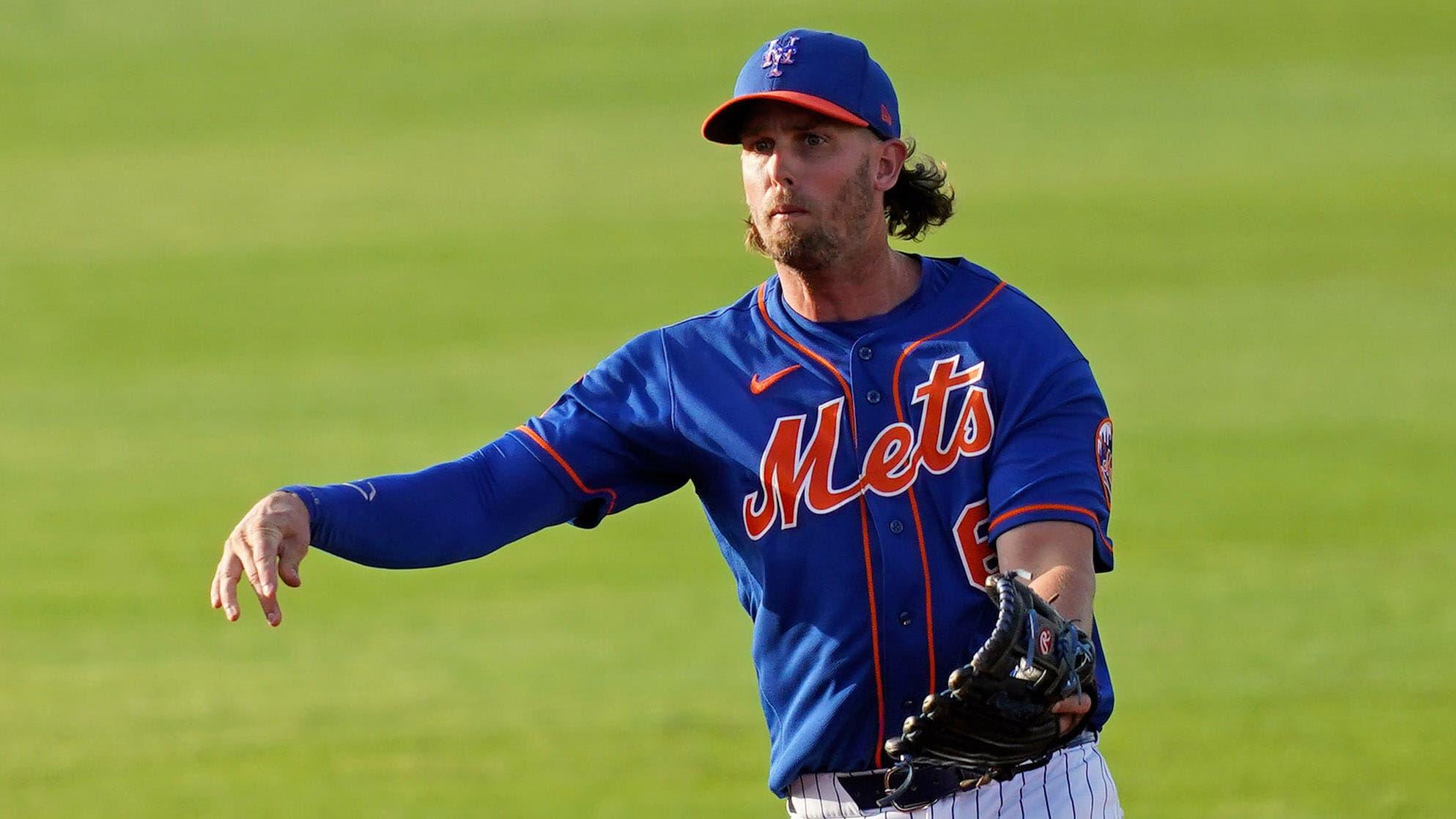 New York Mets second baseman Jeff McNeil (6) throws out Washington Nationals right fielder Hernan Perez (3, not pictured) in the 2nd inning of the spring training game at Clover Park. / Jasen Vinlove-USA TODAY Sports