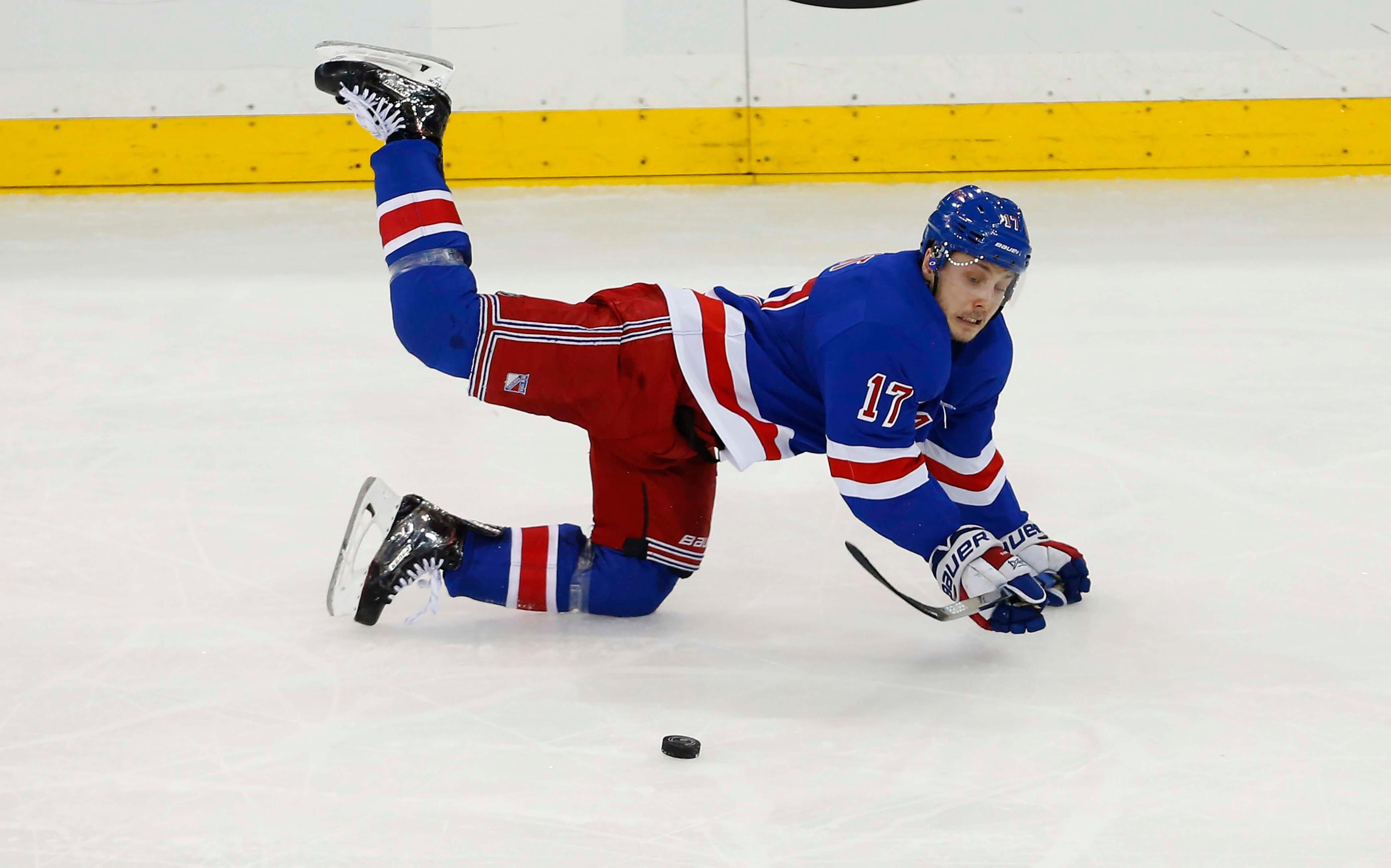 Jan 10, 2019; New York, NY, USA; New York Rangers right wing Jesper Fast (17) plays the puck against the New York Islanders during the third period at Madison Square Garden. The New York Islanders won 4-3.
Mandatory Credit: Noah K. Murray-USA TODAY Sports / Noah K. Murray