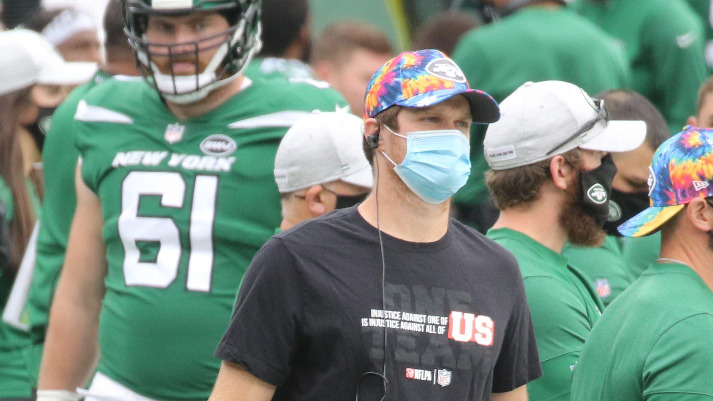 Sam Darnold wearing multi-colored hat vs. Cardinals / USA TODAY