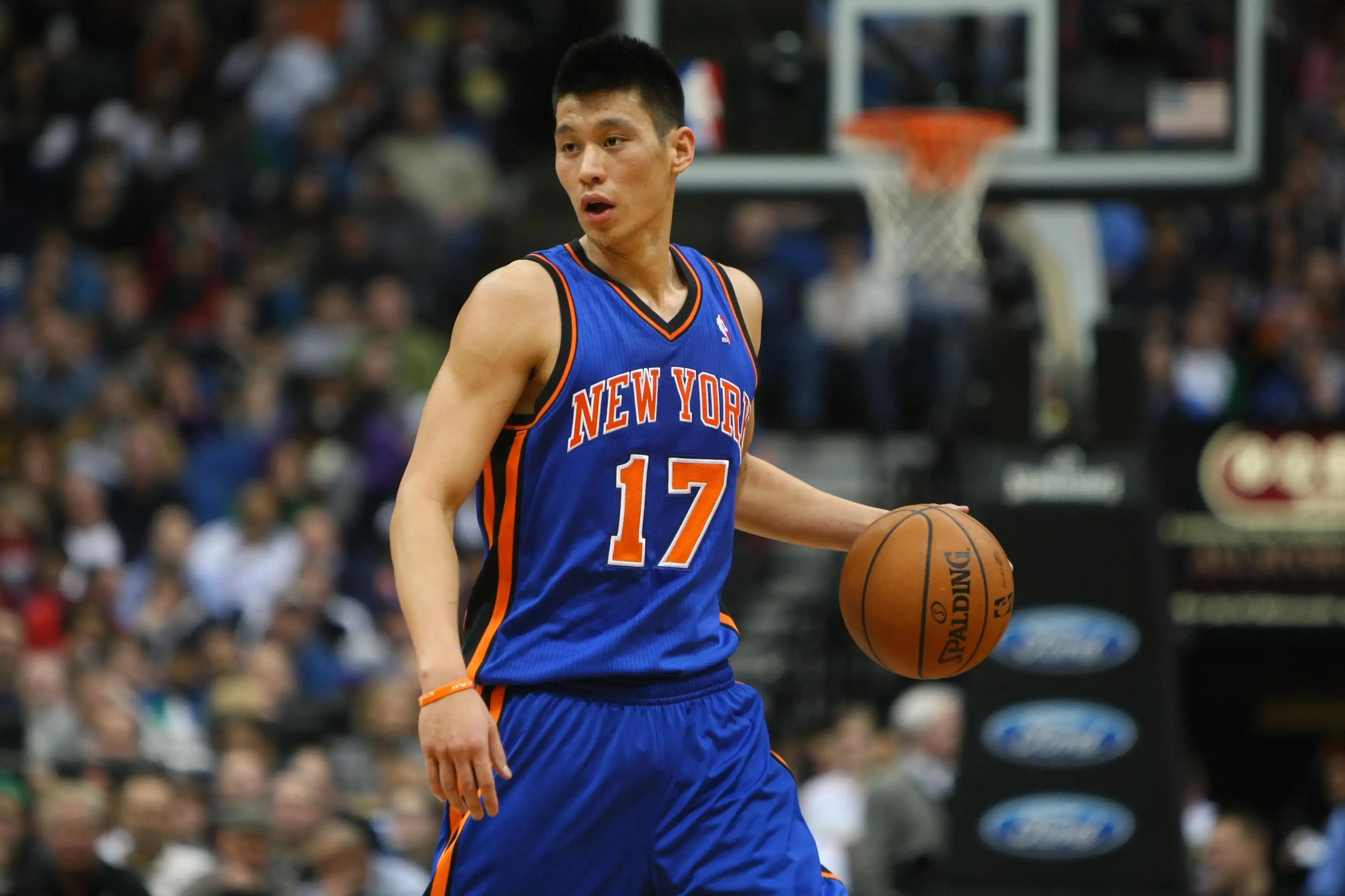 New York Knicks guard Jeremy Lin (17) against the Minnesota Timberwolves at the Target Center. The Knicks defeated the Timberwolves 100-98. / Brace Hemmelgarn-USA TODAY Sports