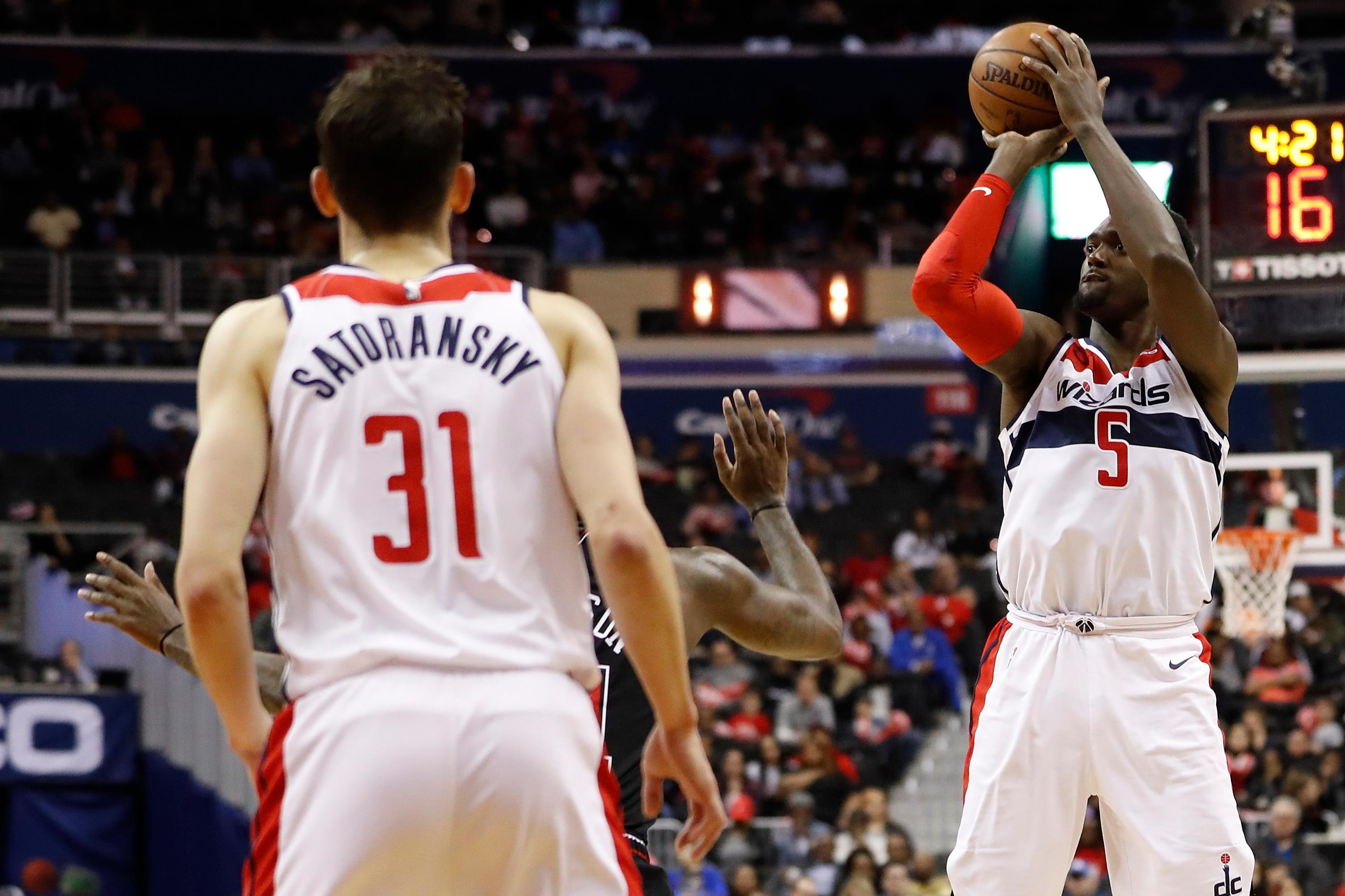 Washington Wizards forward Bobby Portis shoots the ball over Chicago Bulls forward Jakarr Sampson in the fourth quarter at Capital One Arena.