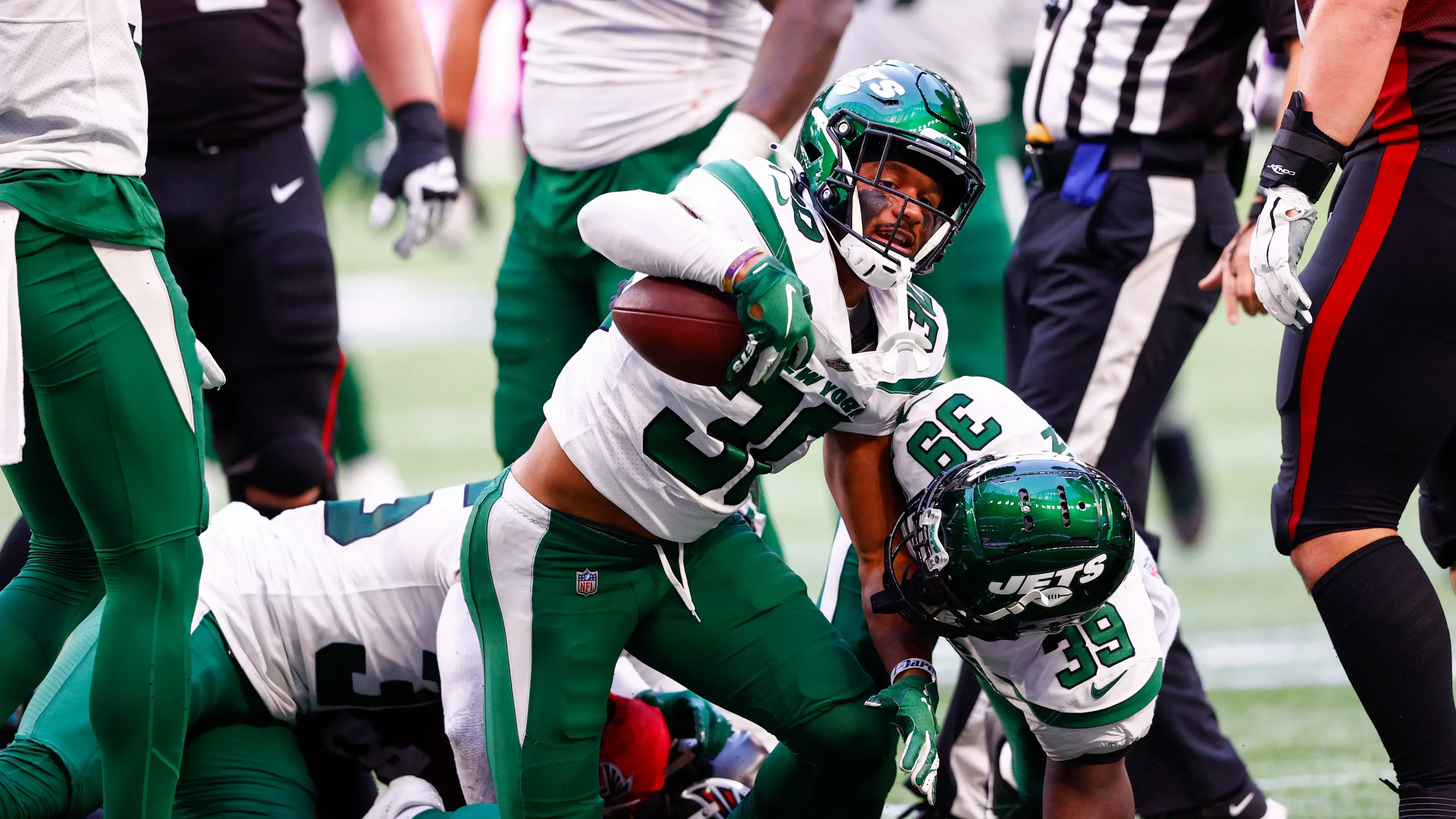 New York Jets cornerback Michael Carter II (30) reacts after recovering a fumble in the first half against the Atlanta Falcons at Tottenham Hotspur Stadium. / Nathan Ray Seebeck-USA TODAY Sports