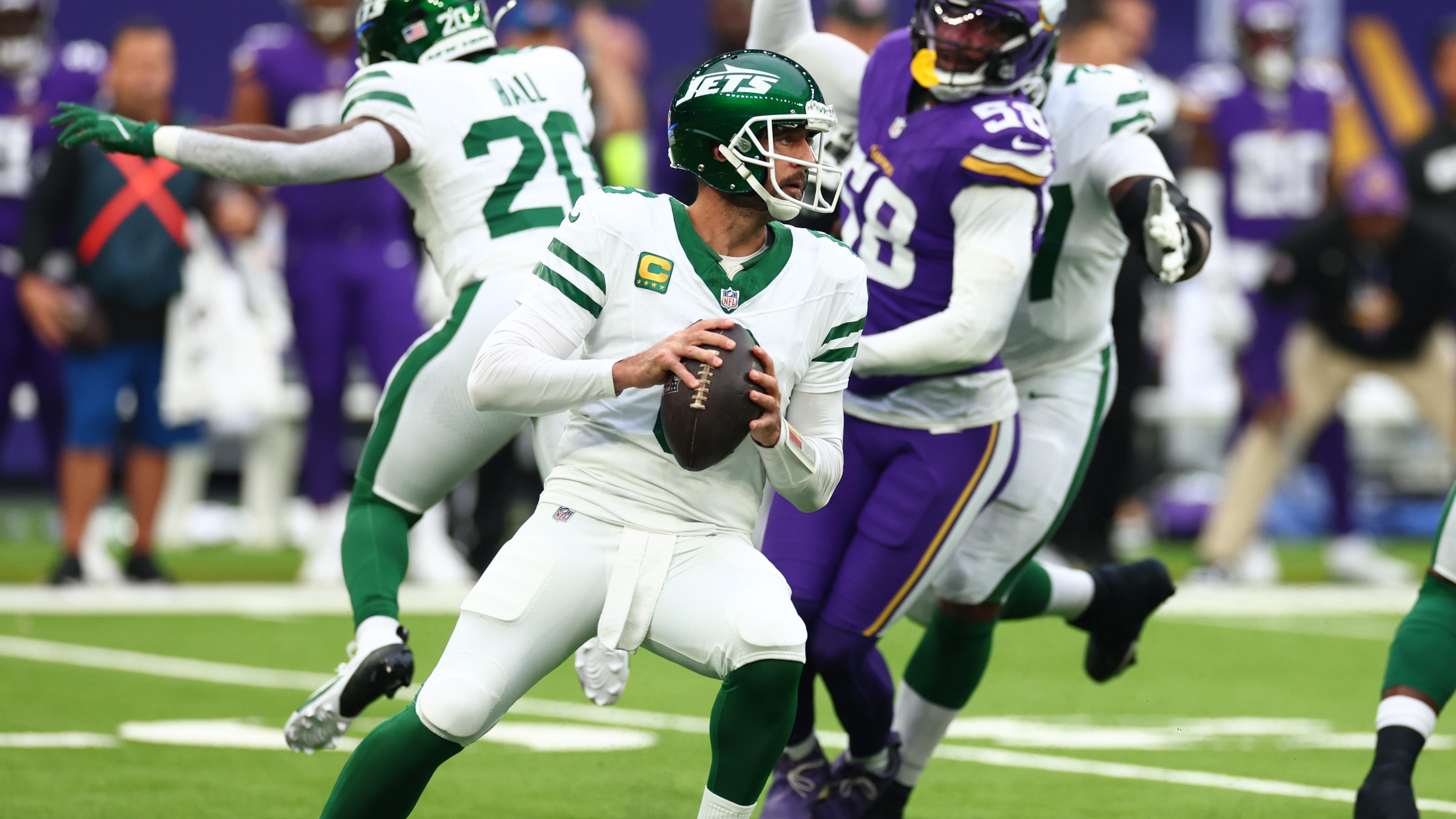 Jets' slow start, Aaron Rodgers' interceptions leave comeback short as Gang Green loses to Vikings in London