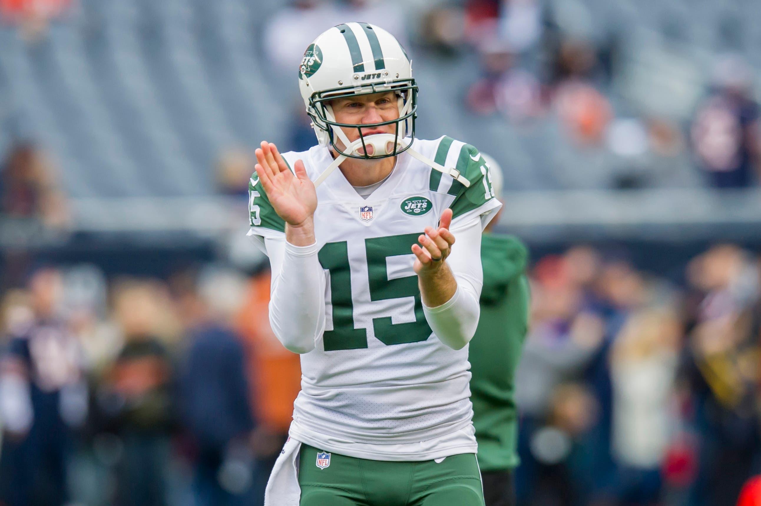 Oct 28, 2018; Chicago, IL, USA; New York Jets quarterback Josh McCown (15) warms up prior to a game against the Chicago Bears at Soldier Field. Mandatory Credit: Patrick Gorski-USA TODAY Sports / Patrick Gorski