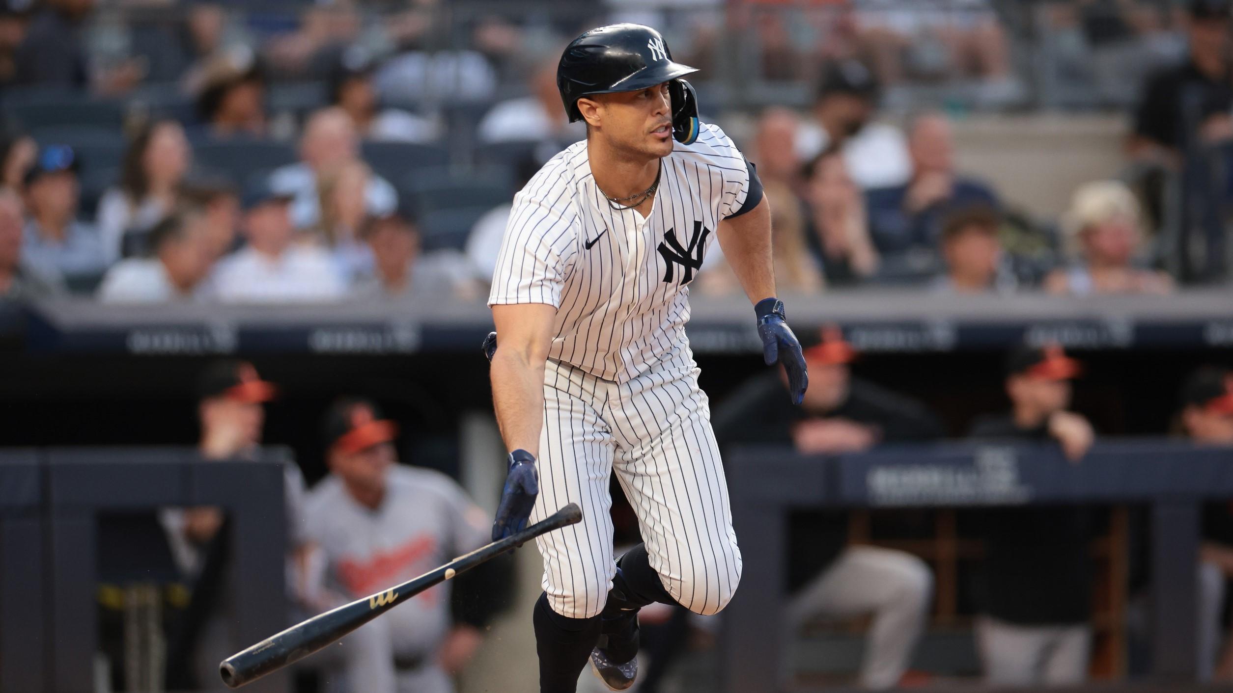 Yankees' Giancarlo Stanton exits Saturday's game vs. Braves with hamstring tightness