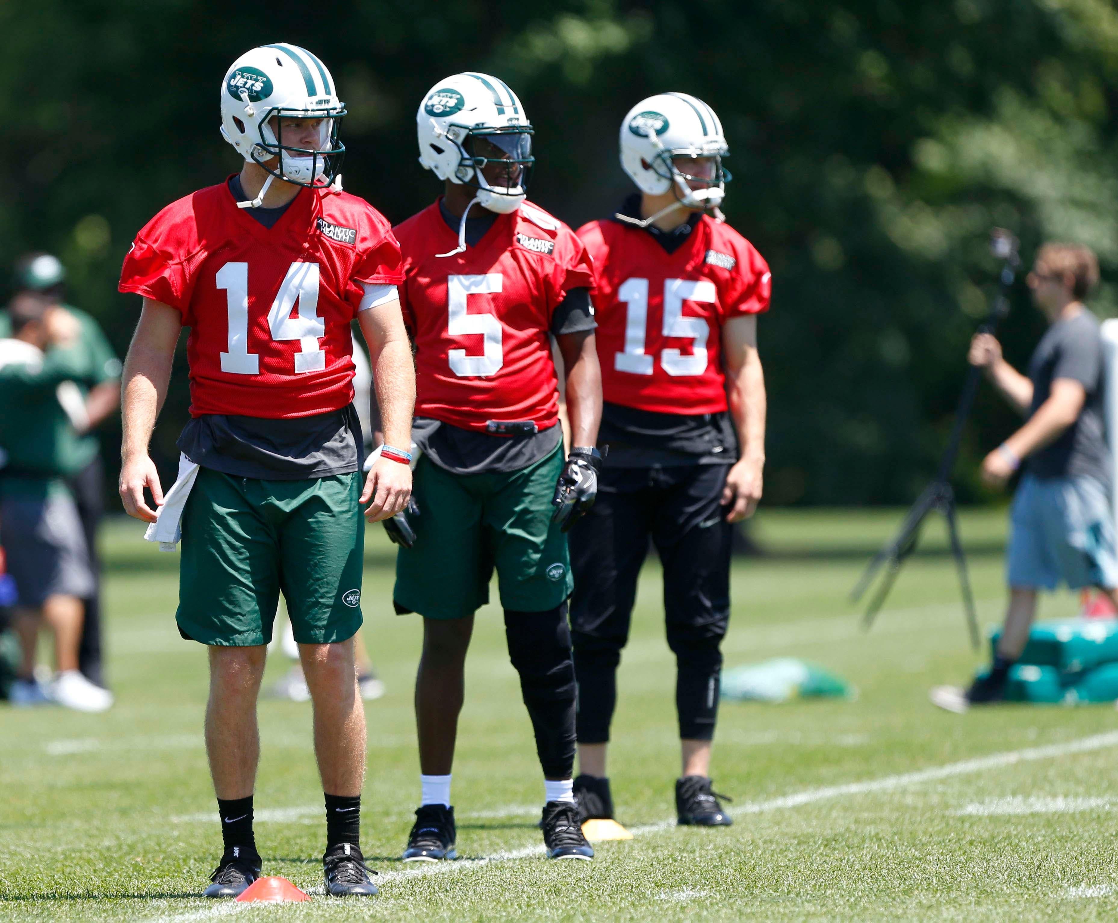 Sam Darnold (14) Teddy Bridgewater (5) Josh McCown (15) Mandatory Credit: Noah K. Murray-USA TODAY Sports / Noah K. Murray