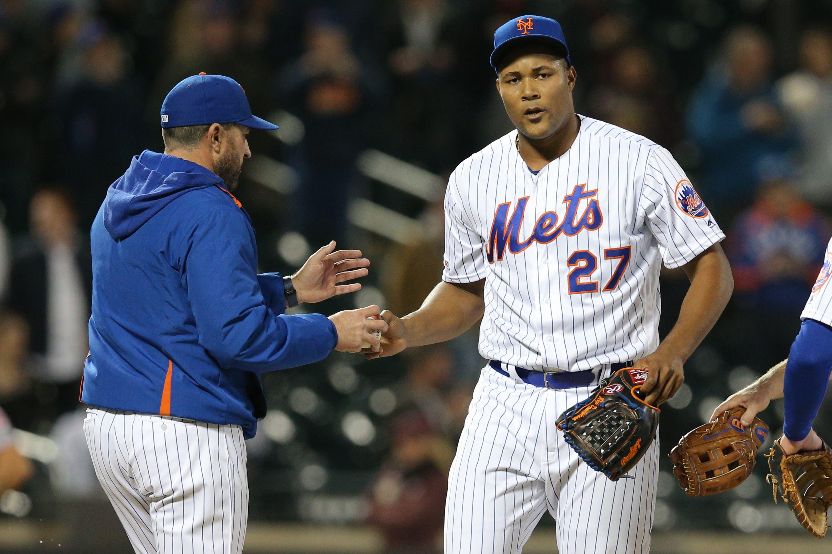 Apr 30, 2019; New York City, NY, USA; New York Mets manager Mickey Callaway (36) relieves New York Mets relief pitcher Jeurys Familia (27) during the ninth inning against the Cincinnati Reds at Citi Field. Mandatory Credit: Brad Penner-USA TODAY Sports / Brad Penner