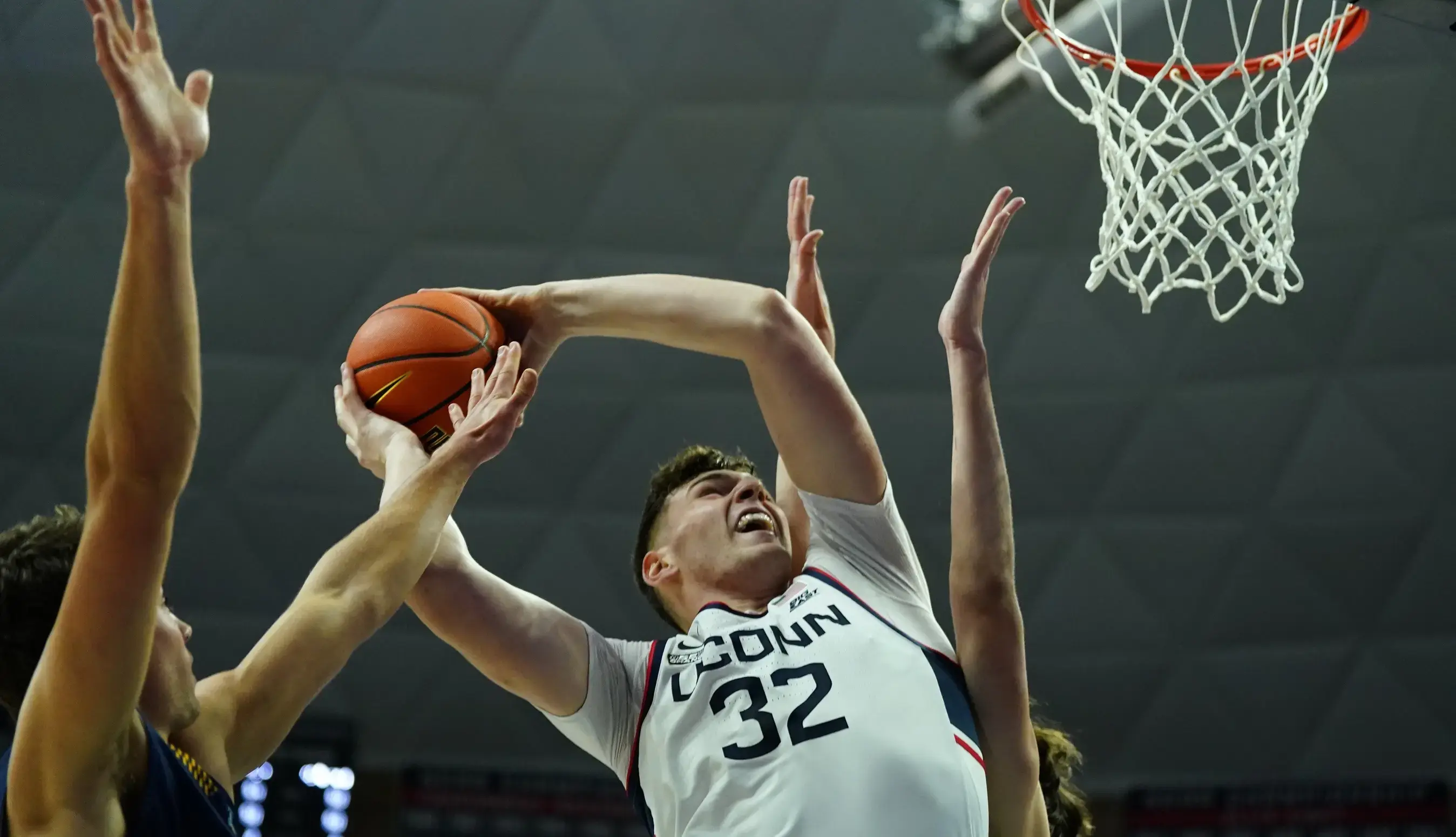 UConn Huskies center Donovan Clingan (32) shoots against the Northern Arizona Lumberjacks in the first half at Harry A. Gampel Pavilion. / David Butler II-USA TODAY Sports