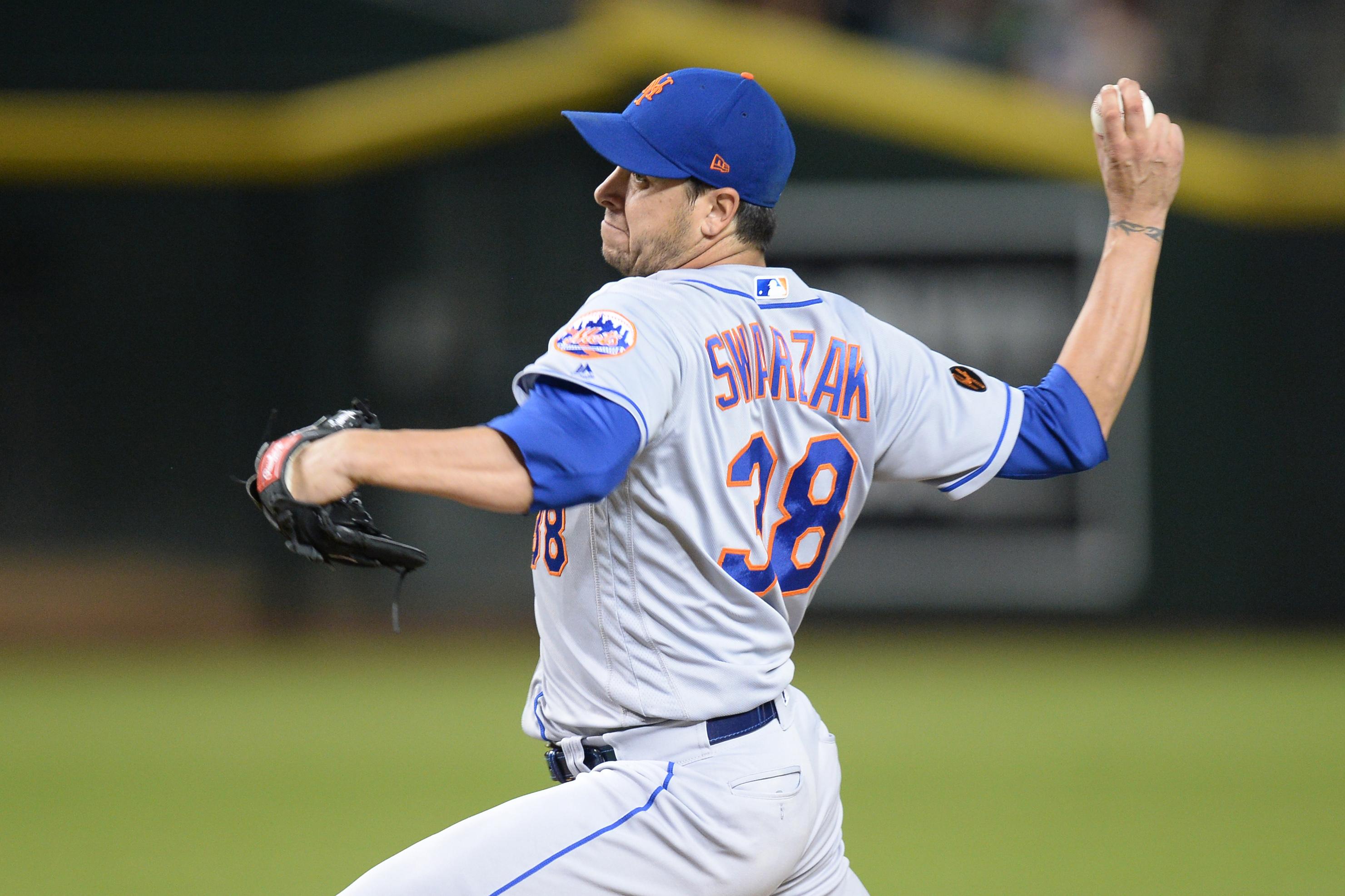 New York Mets relief pitcher Anthony Swarzak pitches against the Arizona Diamondbacks during the ninth inning at Chase Field.