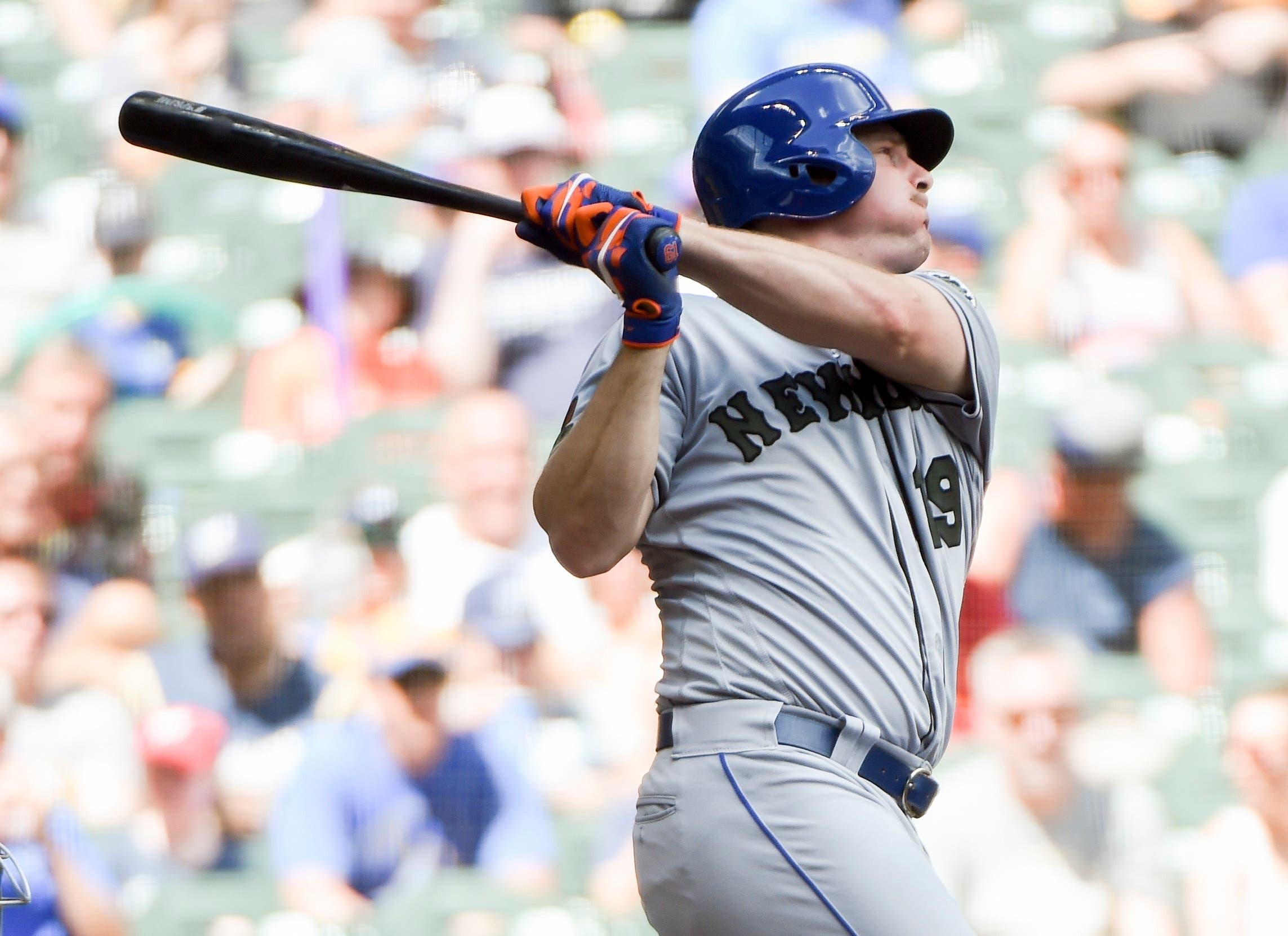 May 27, 2018; Milwaukee, WI, USA; New York Mets right fielder Jay Bruce (19) drives in a run with a base hit in the fifth inning during the game against the Milwaukee Brewers at Miller Park. Mandatory Credit: Benny Sieu-USA TODAY Sports / Benny Sieu