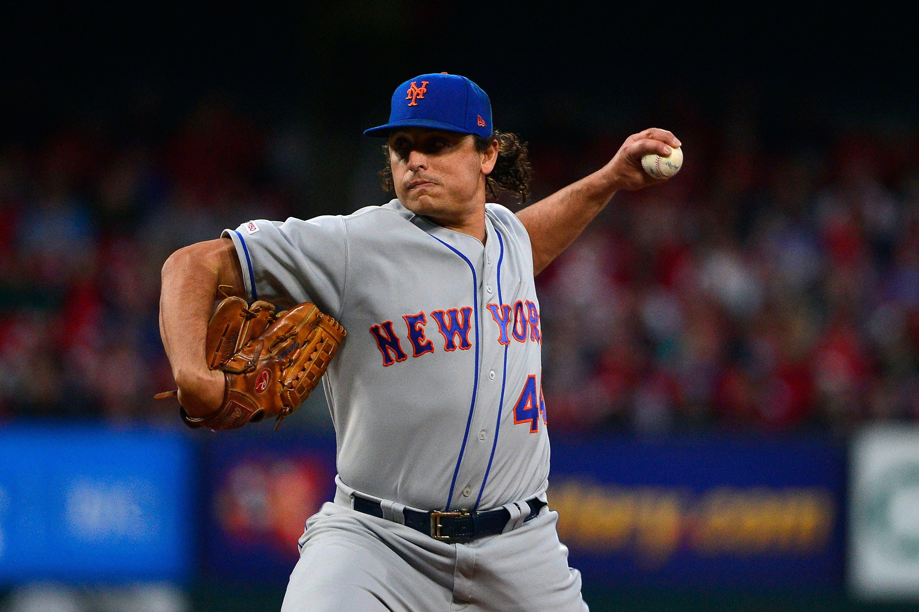 Apr 19, 2019; St. Louis, MO, USA; New York Mets starting pitcher Jason Vargas (44) pitches during the first inning against the St. Louis Cardinals at Busch Stadium. Mandatory Credit: Jeff Curry-USA TODAY Sports / Jeff Curry