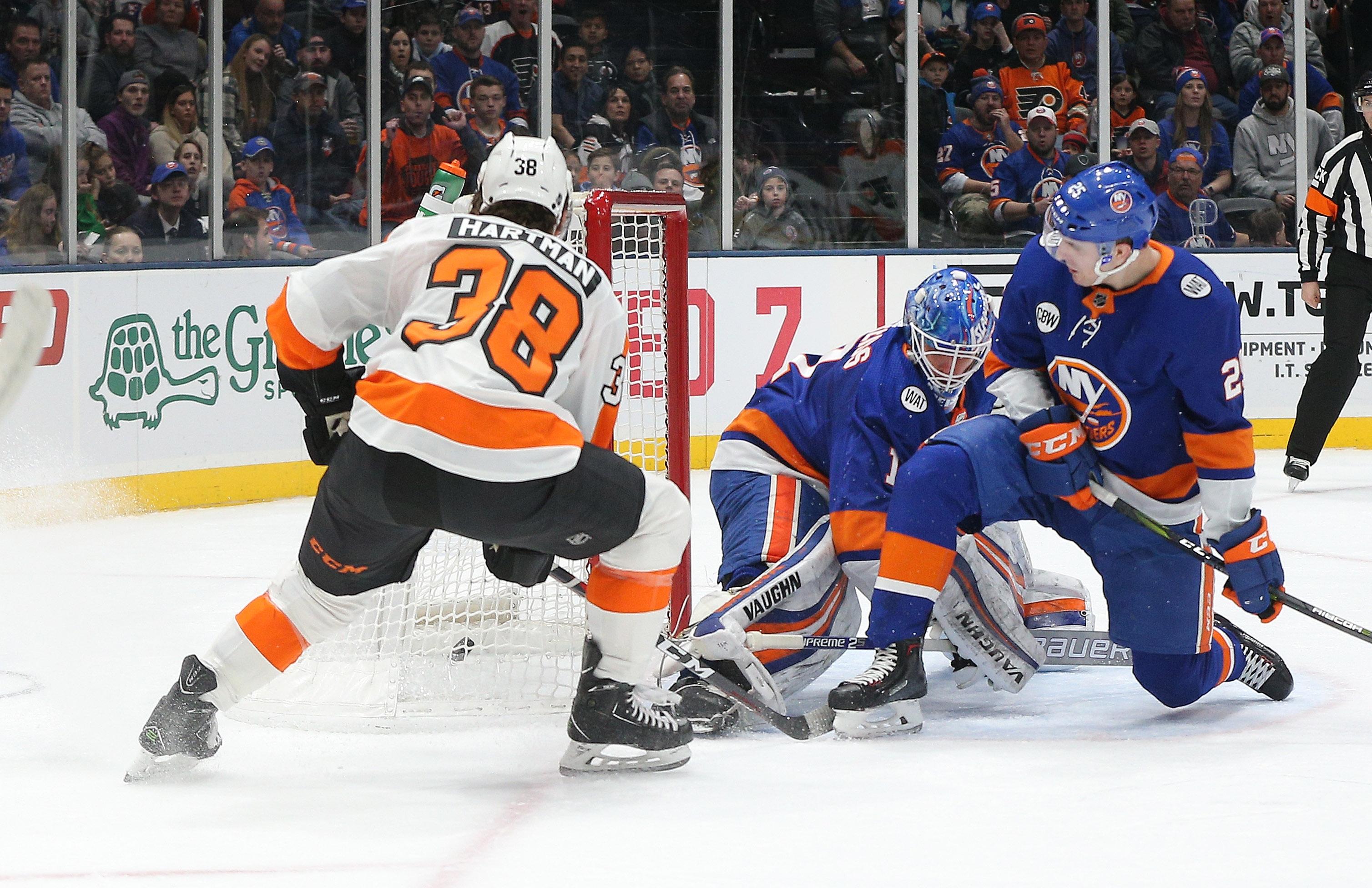 Thomas Greiss peppered by Flyers in Islanders' 5-2 loss