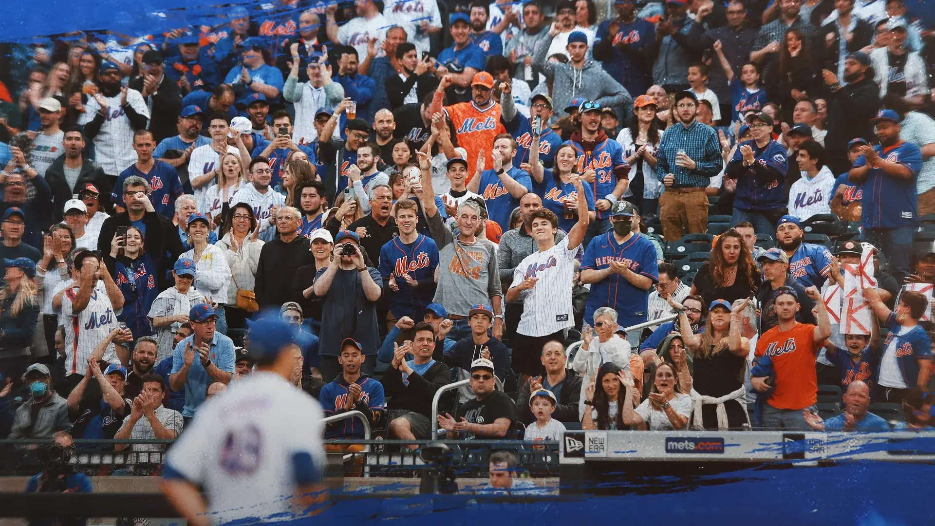 Mets fans at game with Jacob deGrom pitching. / USA TODAY Sports/SNY Treated Image