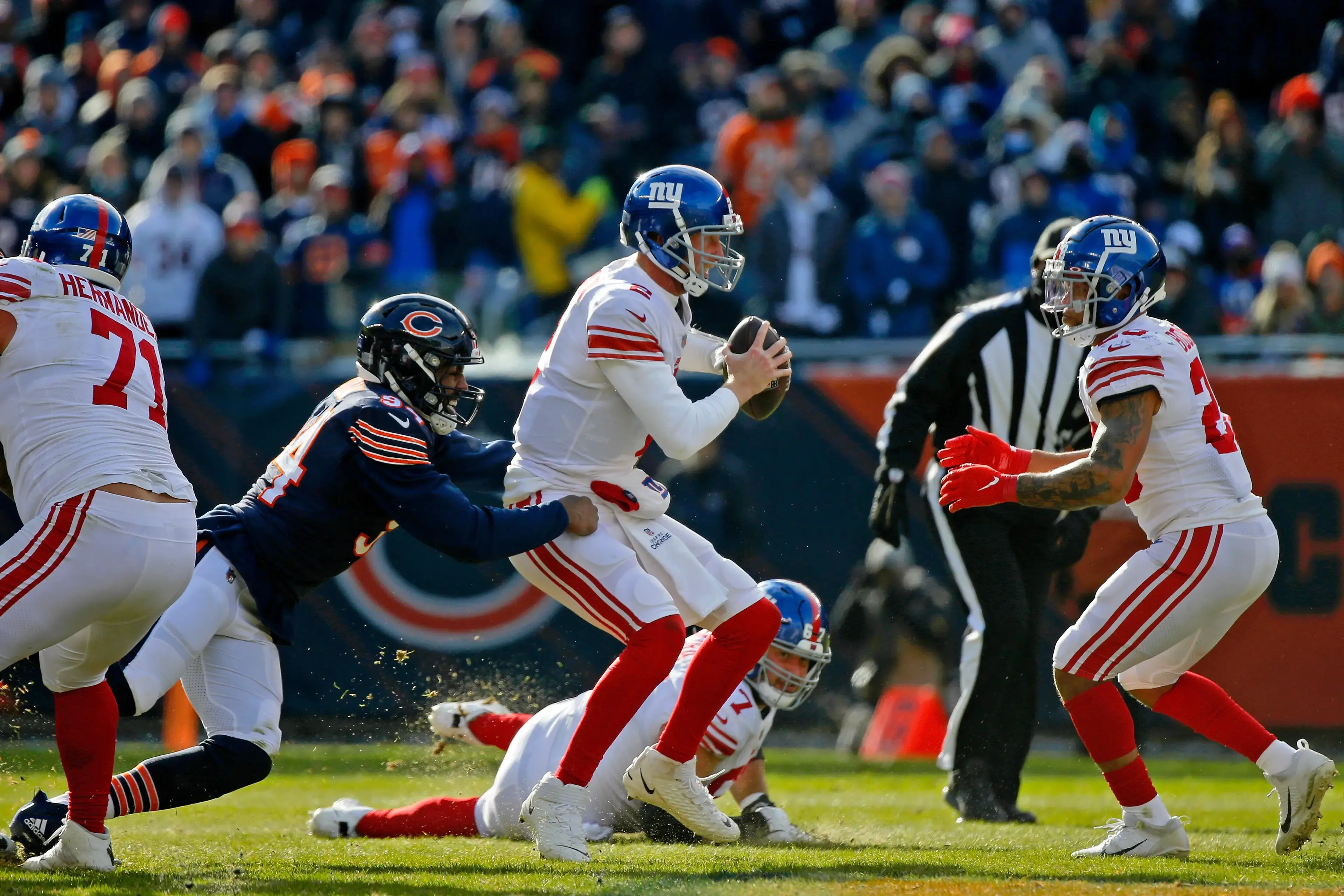 New York Giants quarterback Mike Glennon (2) evades the tackle of Chicago Bears outside linebacker Robert Quinn (94) during the first half at Soldier Field. / Jon Durr- USA TODAY Sports