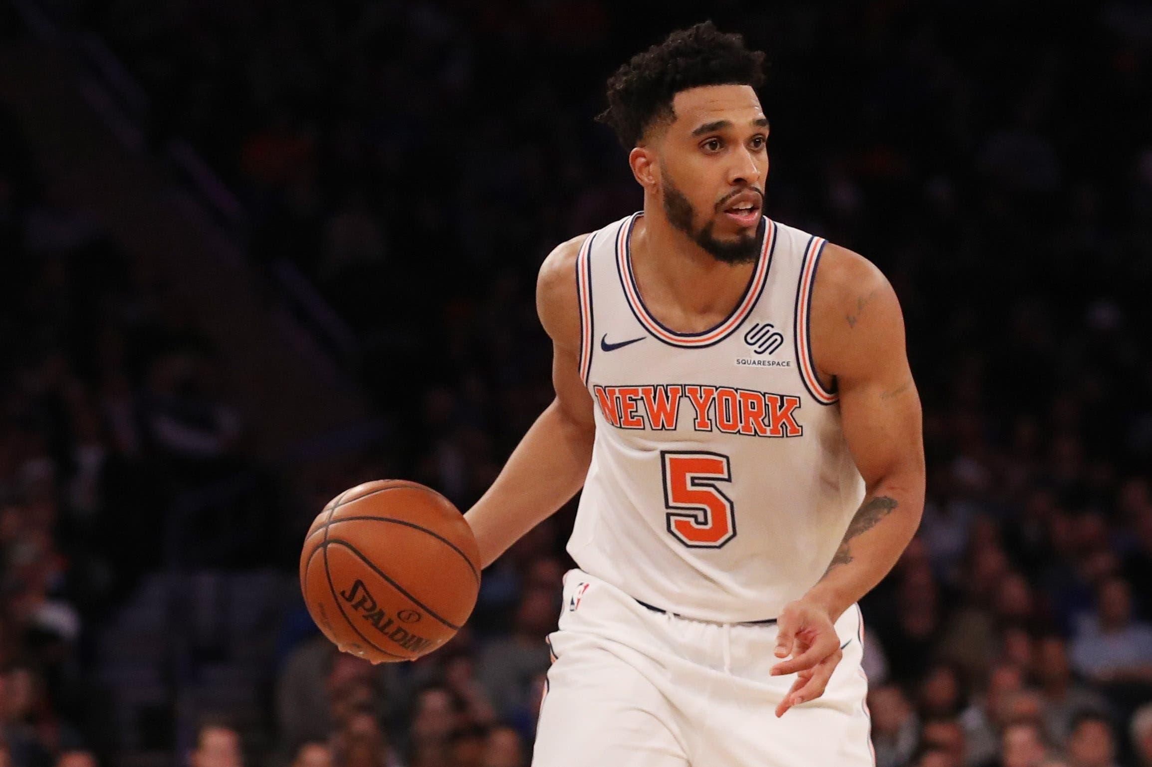 Dec 6, 2017; New York, NY, USA; New York Knicks guard Courtney Lee (5) drives the ball during the fourth quarter against the Memphis Grizzlies at Madison Square Garden. Mandatory Credit: Anthony Gruppuso-USA TODAY Sports / Anthony Gruppuso