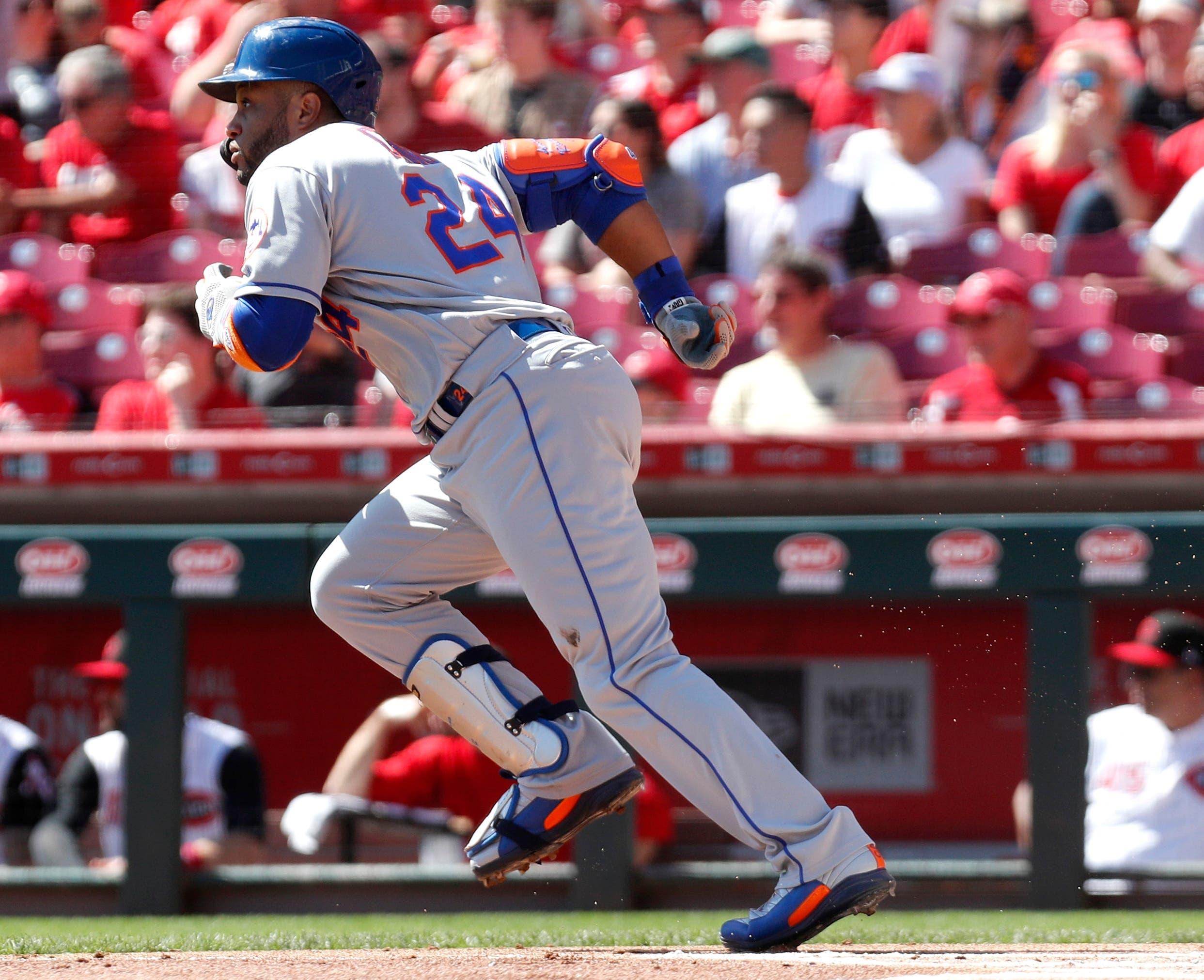 Sep 22, 2019; Cincinnati, OH, USA; New York Mets second baseman Robinson Cano (24) runs after hitting an RBI double against the Cincinnati Reds during the first inning at Great American Ball Park. Mandatory Credit: David Kohl-USA TODAY Sports / David Kohl