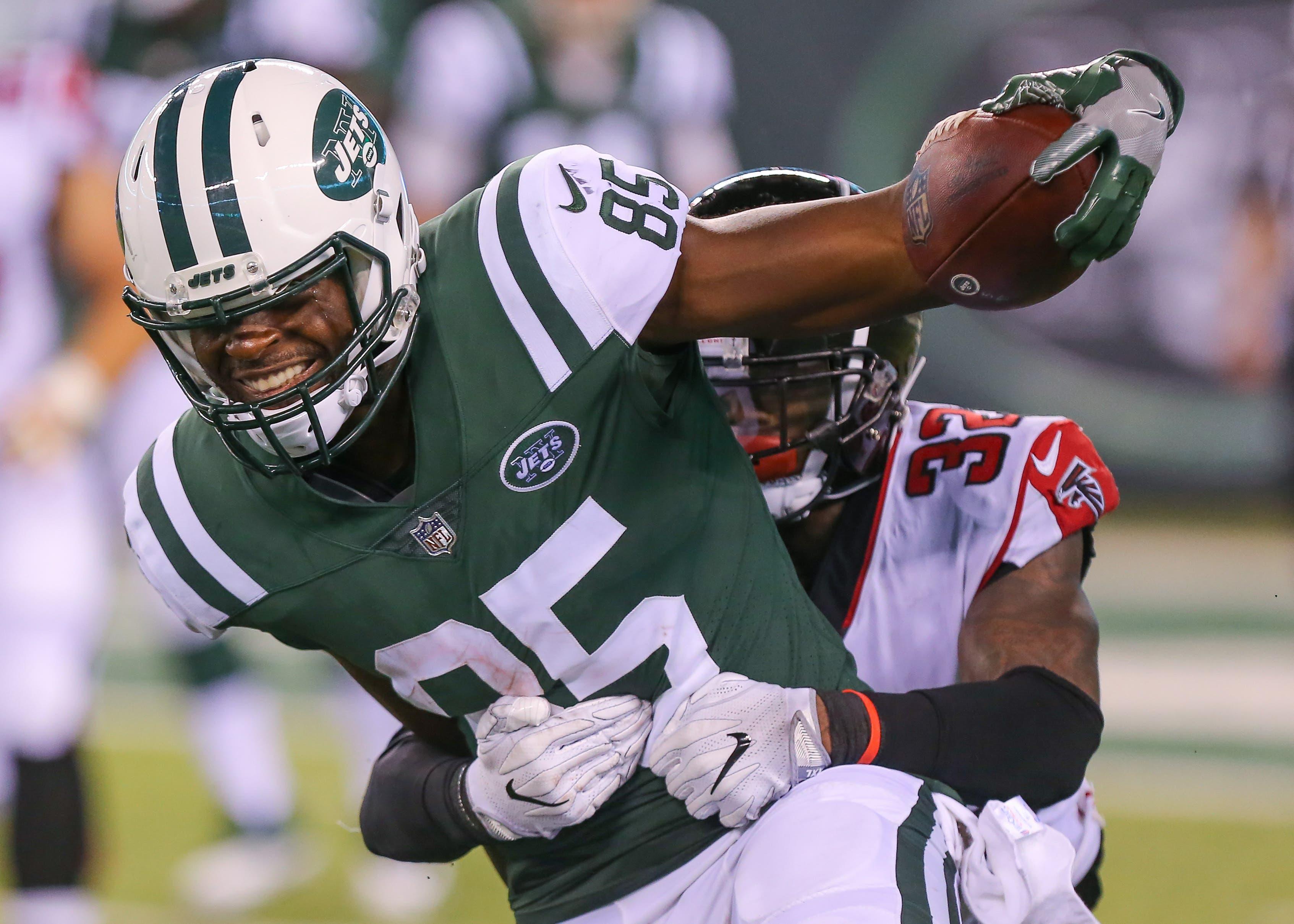 New York Jets tight end Neal Sterling fights for yards as Atlanta Falcons defensive back Tyson Graham tackles during the second half at MetLife Stadium. / Vincent Carchietta/USA TODAY Sports