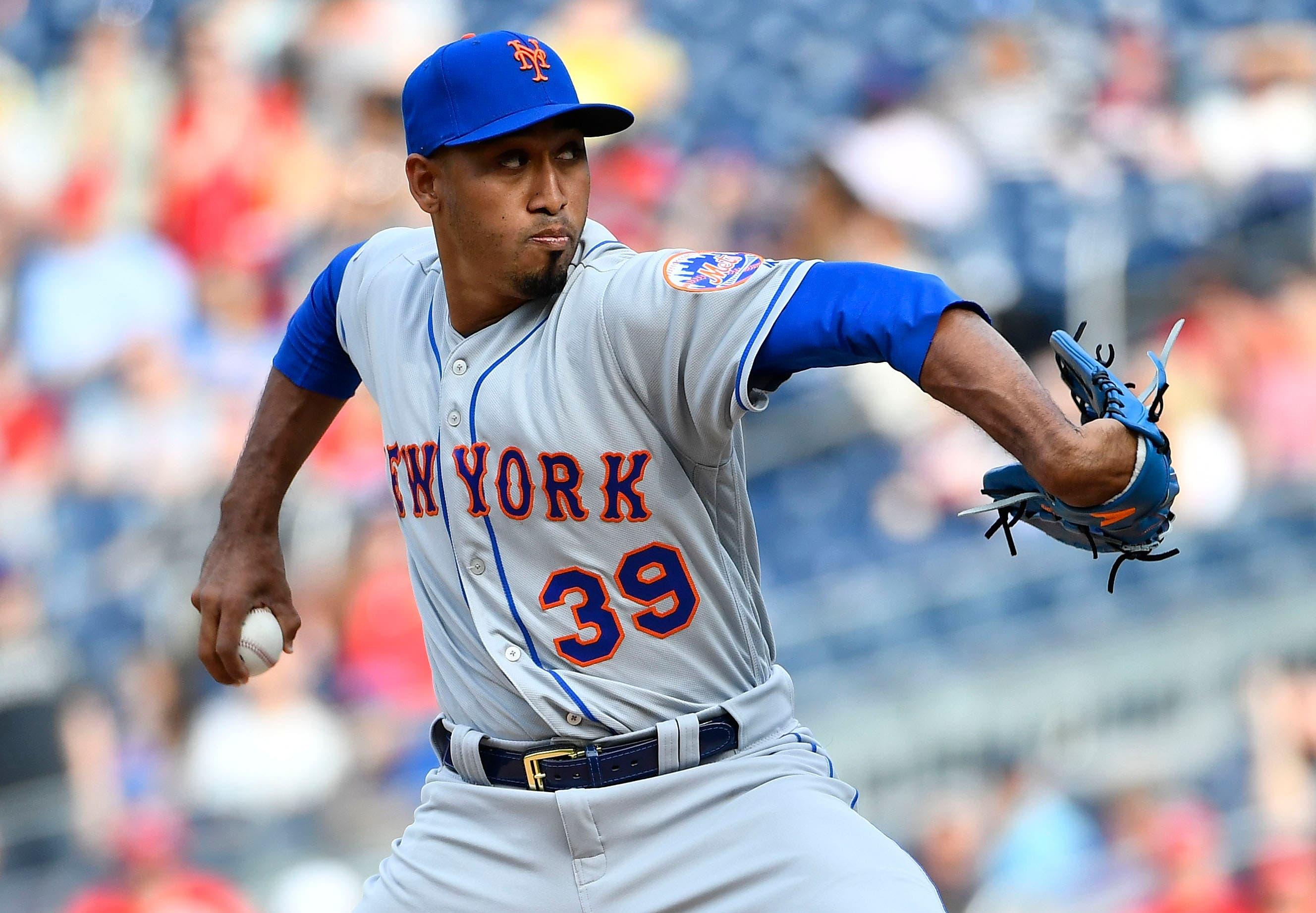 Mar 30, 2019; Washington, DC, USA; New York Mets relief pitcher Edwin Diaz (39) throws to the Washington Nationals during the ninth inning at Nationals Park. Mandatory Credit: Brad Mills-USA TODAY Sports / Brad Mills