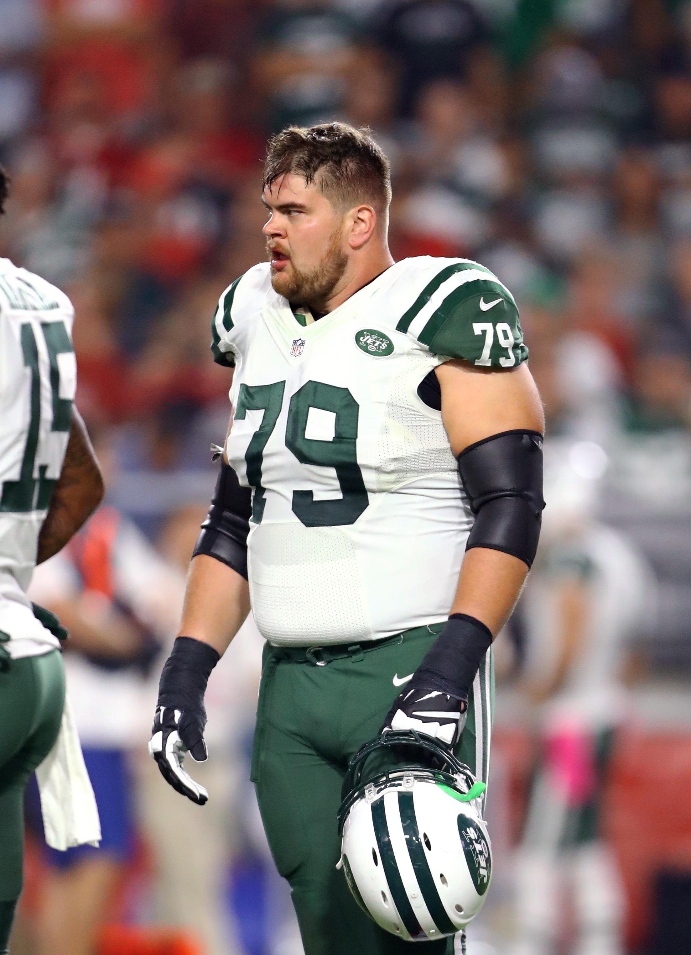 Former Jets lineman Brent Qvale reportedly heading to Houston