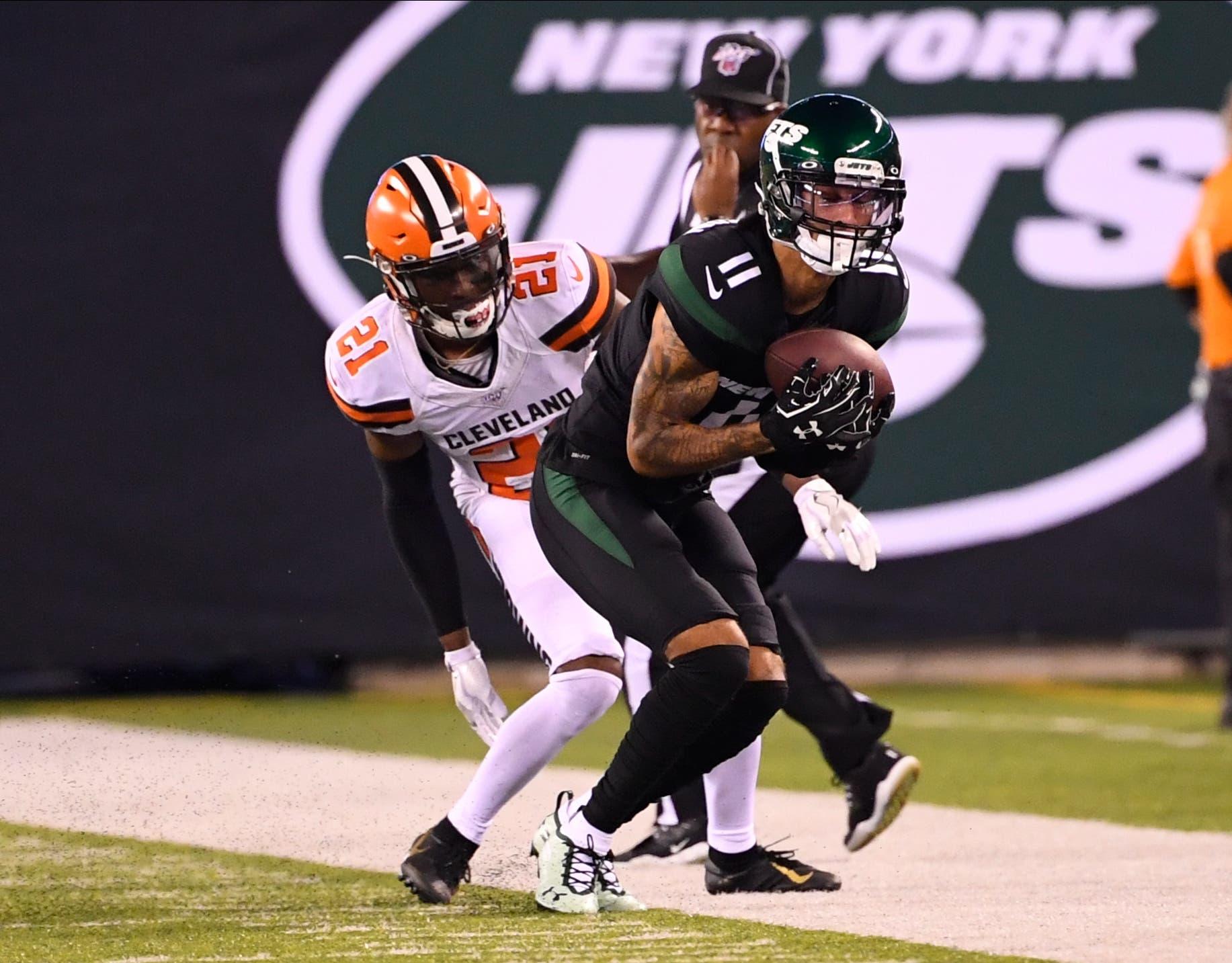 Sep 16, 2019; East Rutherford, NJ, USA; New York Jets wide receiver Robby Anderson (11) makes a catch in front of Cleveland Browns cornerback Denzel Ward (21) in the second half at MetLife Stadium. Mandatory Credit: Robert Deutsch-USA TODAY Sports / ROBERT DEUTSCH