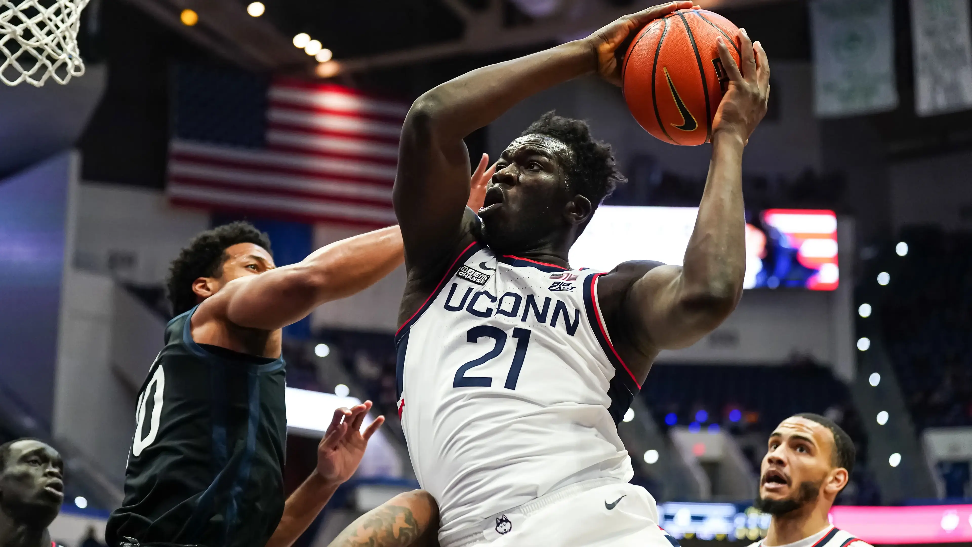 Jan 18, 2022; Hartford, Connecticut, USA; Connecticut Huskies forward Adama Sanogo (21) works the ball against the Butler Bulldogs in the first half at XL Center. / David Butler II-USA TODAY Sports