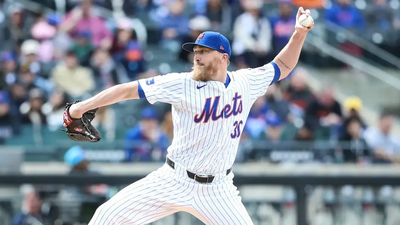 New York Mets relief pitcher Jake Diekman (30) pitches in the sixth inning against the Milwaukee Brewers at Citi Field. / Wendell Cruz-USA TODAY Sports