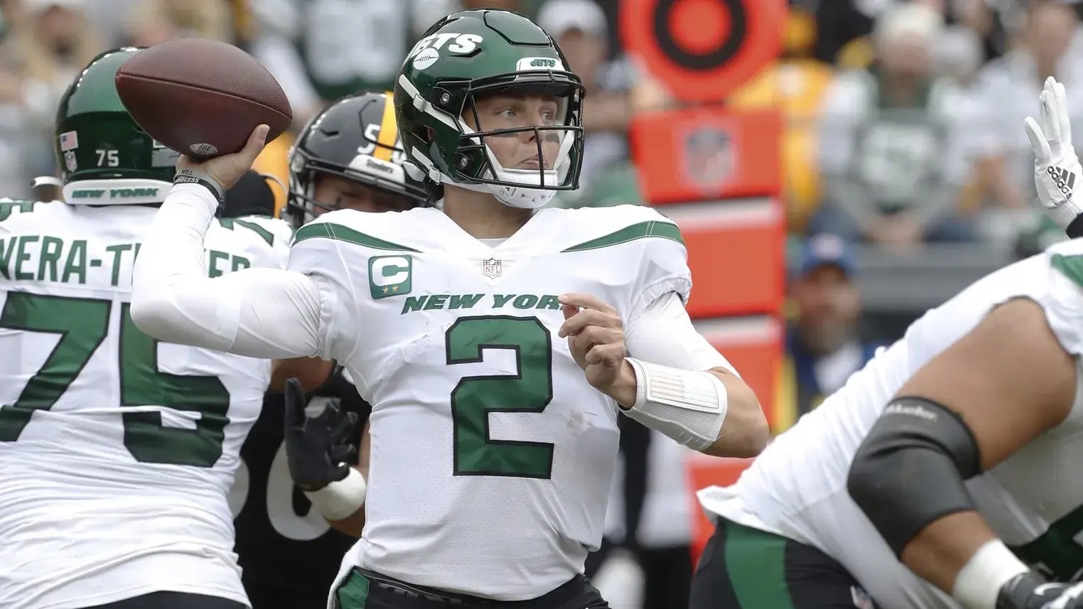 Oct 2, 2022; Pittsburgh, Pennsylvania, USA; New York Jets quarterback Zach Wilson (2) passes against the Pittsburgh Steelers during the first quarter at Acrisure Stadium. / Charles LeClaire-USA TODAY Sports