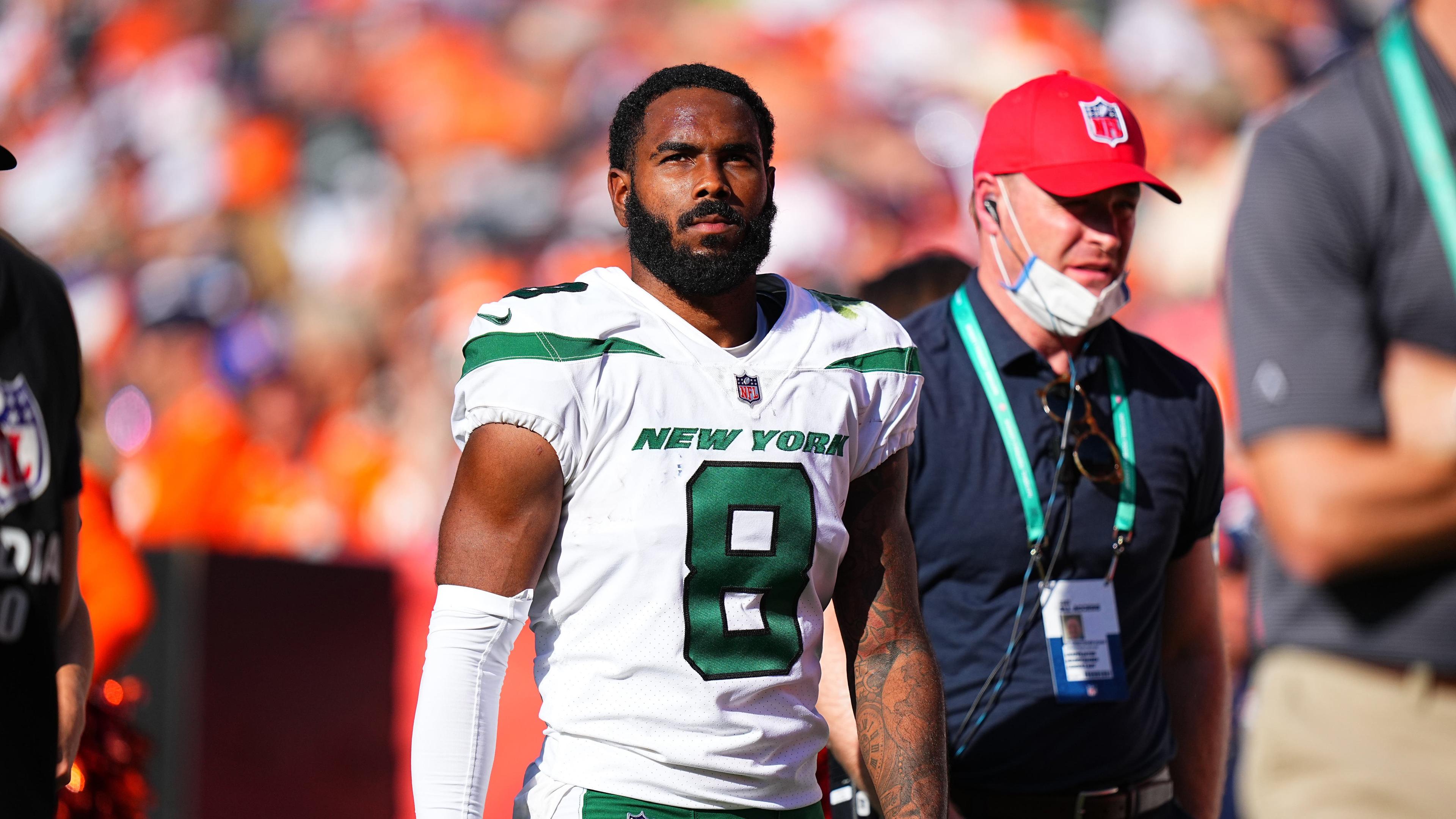 New York Jets wide receiver Elijah Moore (8) leaves the field in the second half against the Denver Broncos at Empower Field at Mile High. / Ron Chenoy-USA TODAY Sports