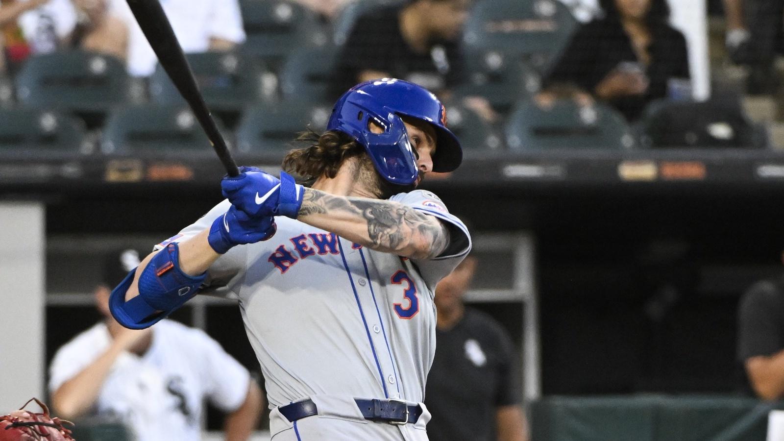 New York Mets outfielder Jesse Winker (3) hits an RBI single against the Chicago White Sox during the third inning at Guaranteed Rate Field.