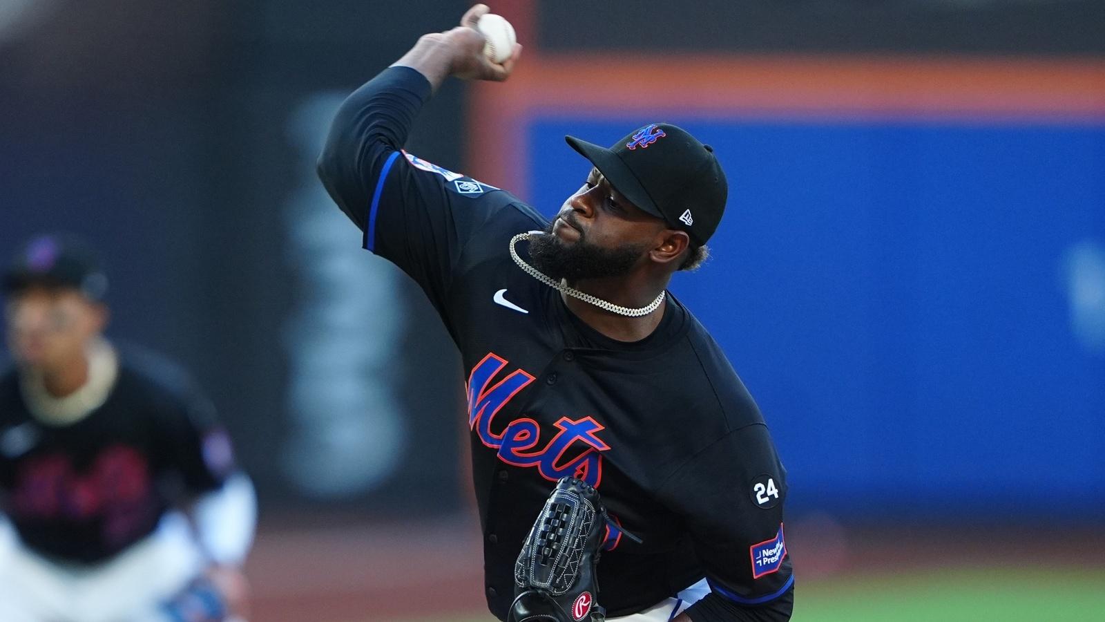 New York Mets pitcher Luis Severino (40) delivers a pitch against the Washington Nationals during the first inning at Citi Field.