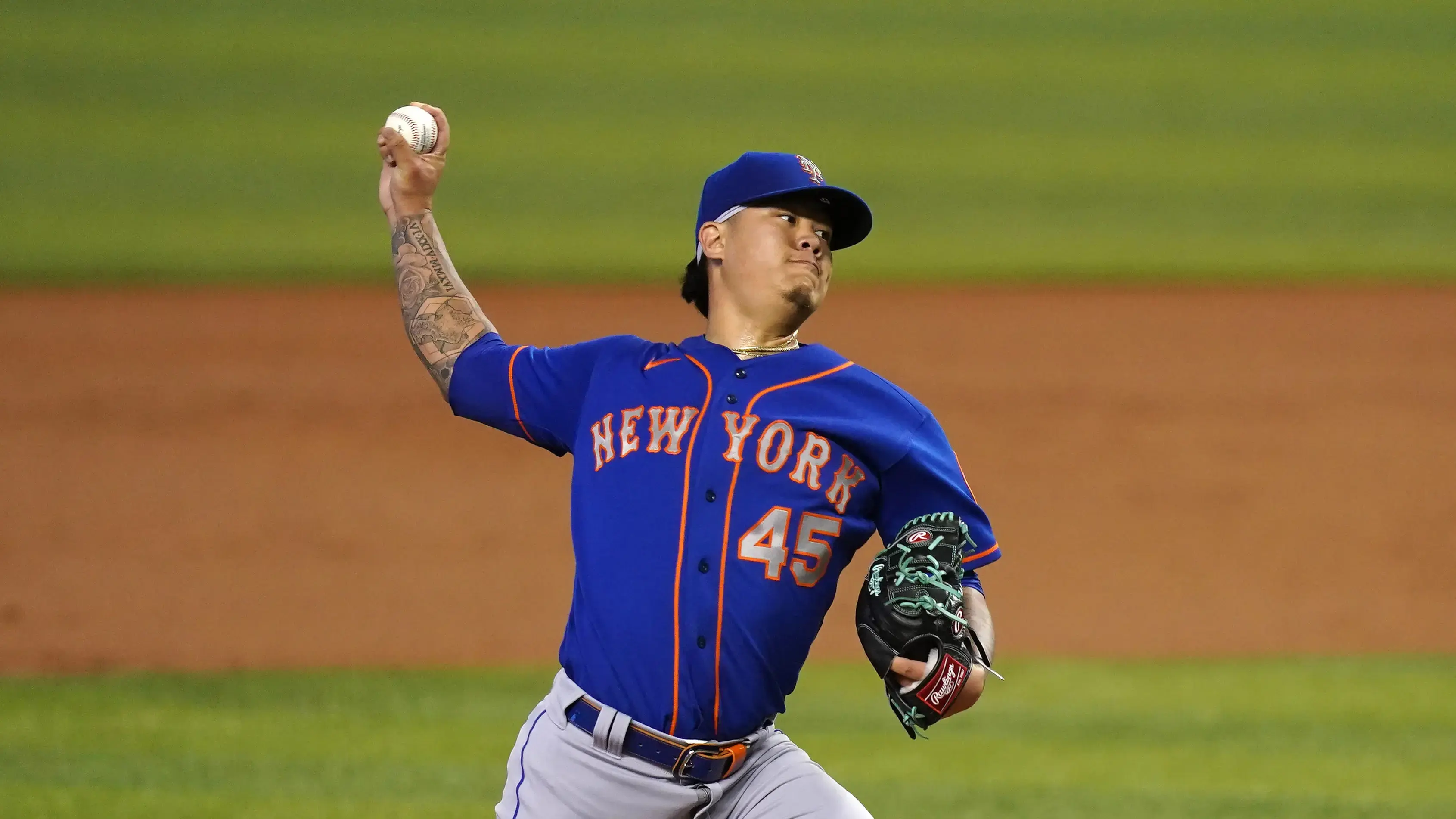New York Mets starting pitcher Jordan Yamamoto (45) delivers a pitch in the 1st inning against the Miami Marlins at loanDepot park. / Jasen Vinlove-USA TODAY Sports