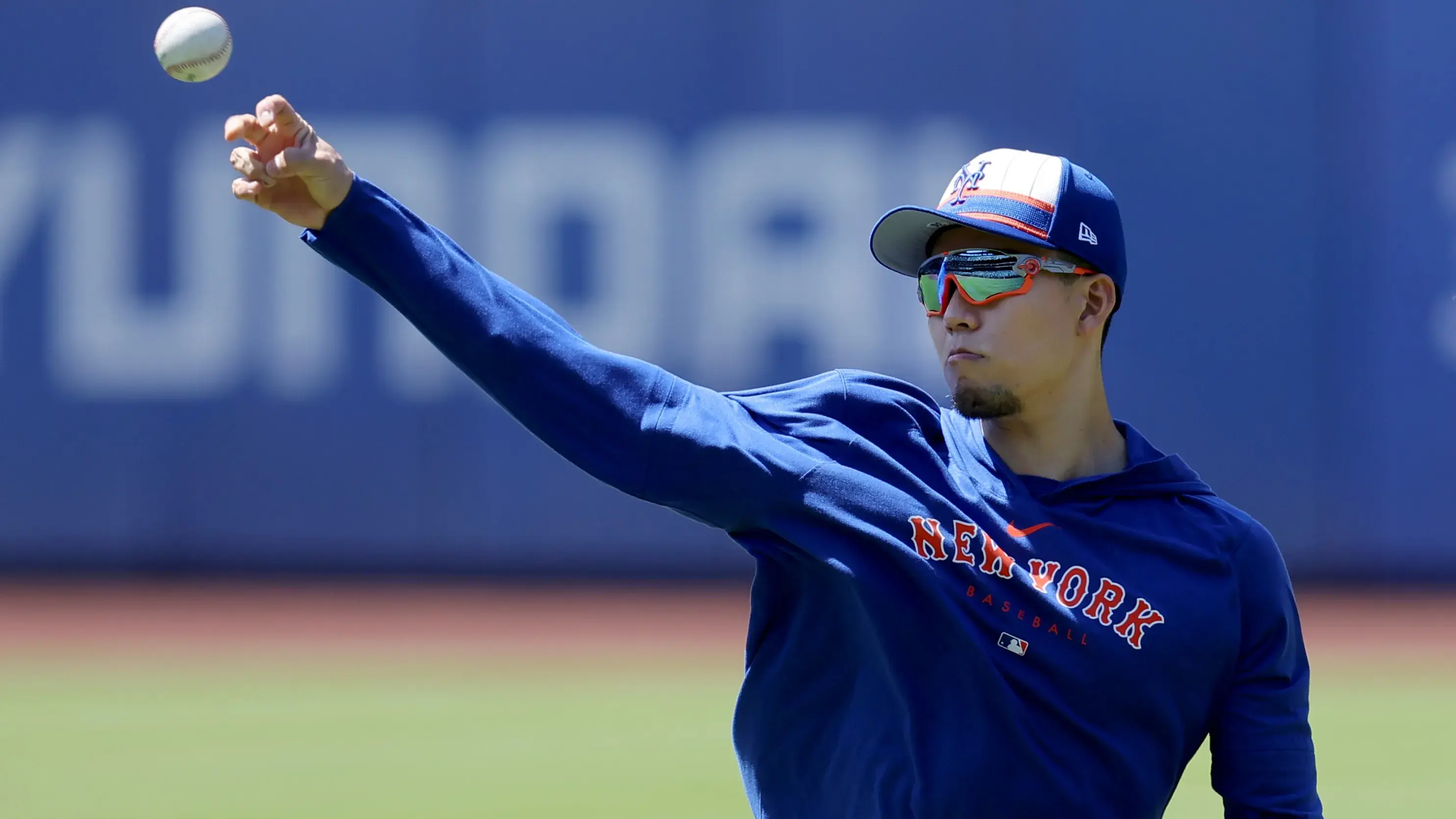 New York Mets injured starting pitcher Kodai Senga (34) throws a baseball in the outfield before a game against the Arizona Diamondbacks at Citi Field / Brad Penner - USA TODAY Sports