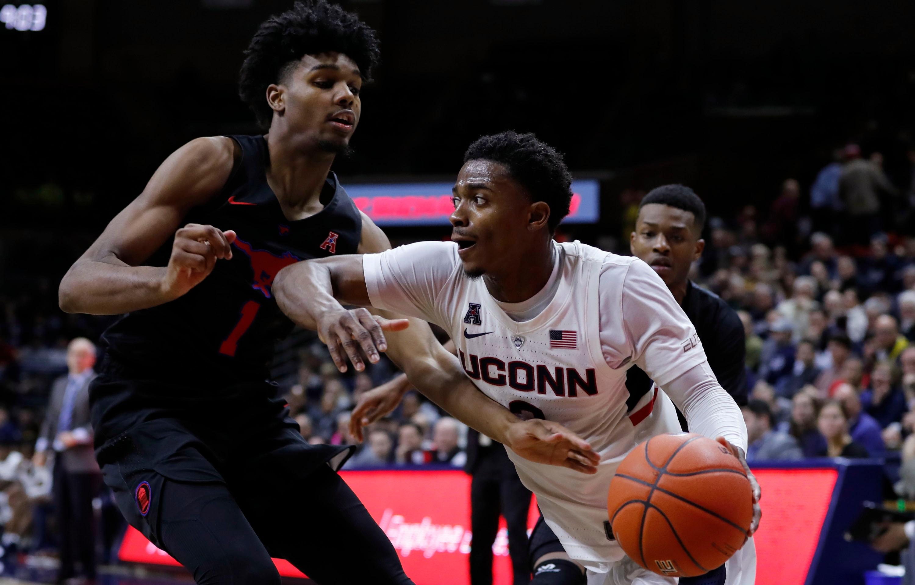 Jan 10, 2019; Storrs, CT, USA; Connecticut Huskies guard Alterique Gilbert (3) looks for an opening against Southern Methodist Mustangs forward Feron Hunt (1) in the second half at Gampel Pavilion. UConn defeated SMU 76-64. Mandatory Credit: David Butler II-USA TODAY Sports