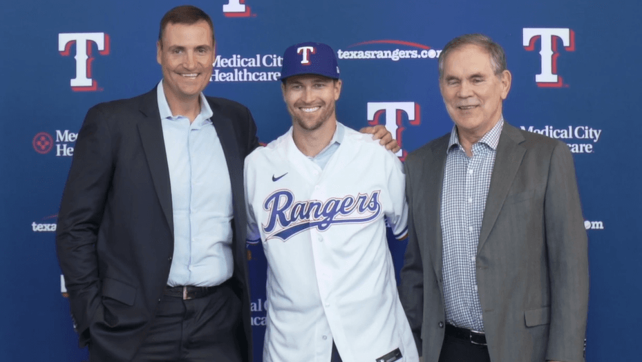 Jacob deGrom with Chris Young and Bruce Bochy at Rangers press conference