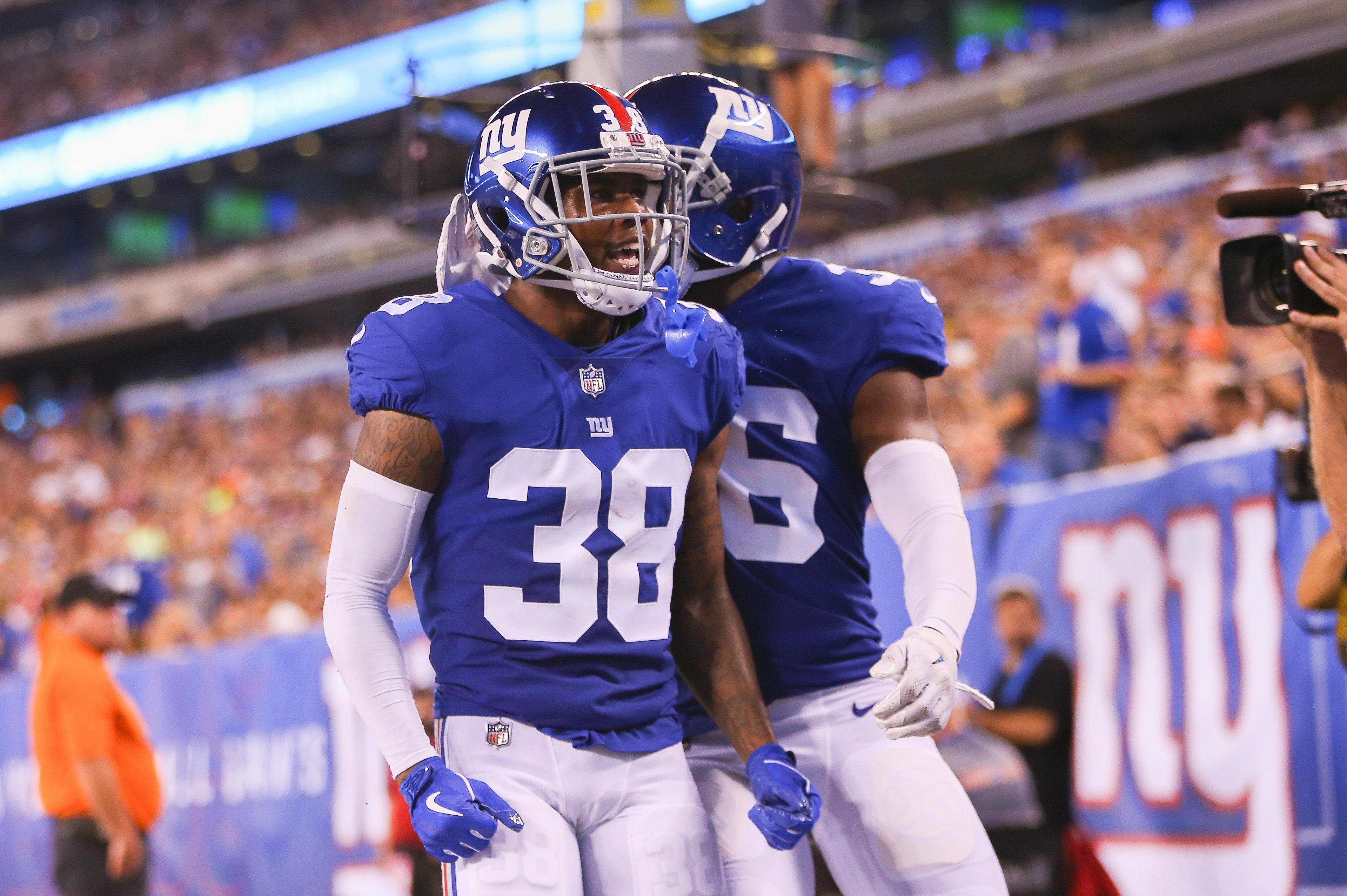 Donte' Deayon (38) Sean Chandler (36) Mandatory Credit: Vincent Carchietta-USA TODAY Sports