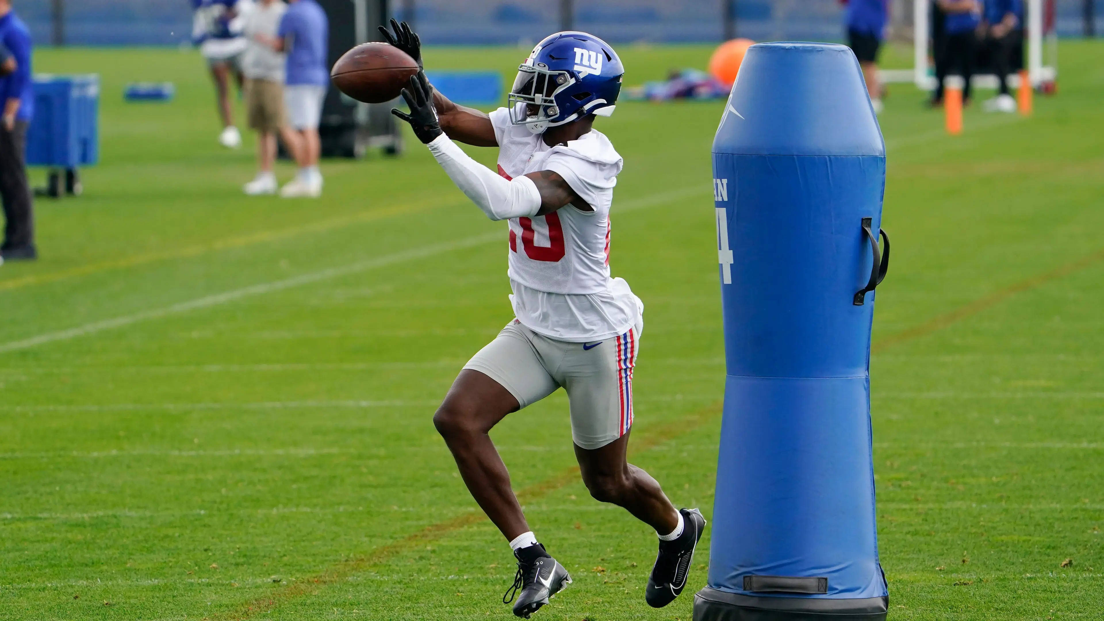 New York Giants cornerback Amani Oruwariye (20) catches the ball on day two of mandatory minicamp at the Giants training center on Wednesday, June 14, 2023, in East Rutherford. / © Danielle Parhizkaran/NorthJersey.com / USA TODAY NETWORK