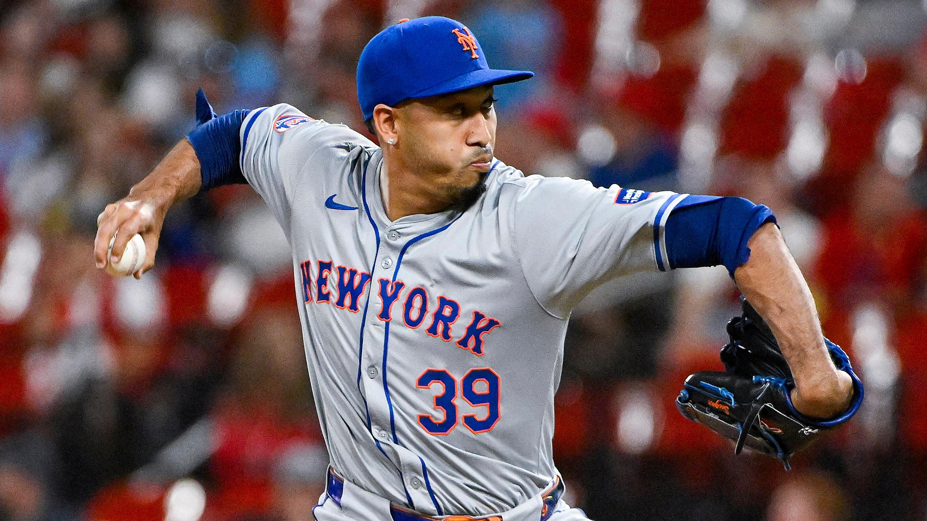 May 6, 2024; St. Louis, Missouri, USA; New York Mets relief pitcher Edwin Diaz (39) pitches against the St. Louis Cardinals at Busch Stadium. / Jeff Curry - USA TODAY Sports