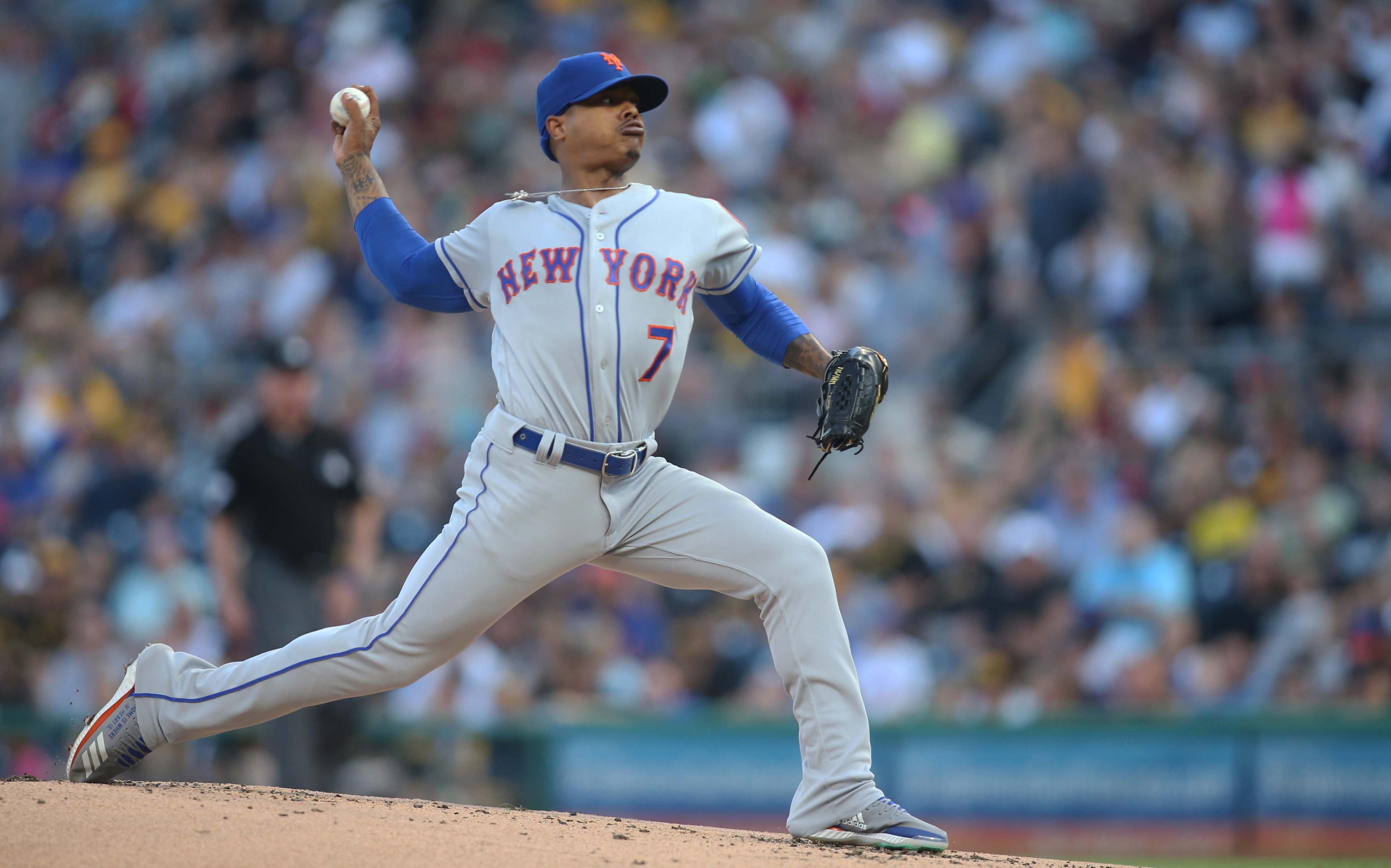 Aug 3, 2019; Pittsburgh, PA, USA; New York Mets starting pitcher Marcus Stroman (7) delivers a pitch against the Pittsburgh Pirates during the first inning at PNC Park. Mandatory Credit: Charles LeClaire-USA TODAY Sports / Charles LeClaire