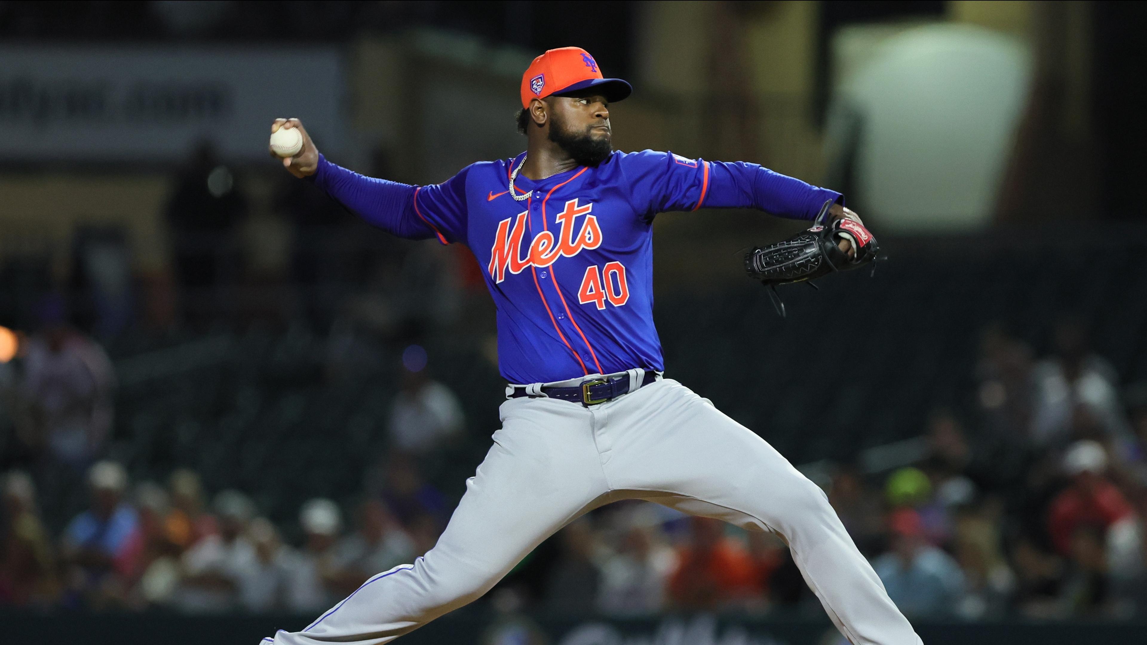 New York Mets starting pitcher Luis Severino (40) delivers a pitch against the Miami Marlins during the first inning at Roger Dean Chevrolet Stadium. / Sam Navarro-USA TODAY Sports