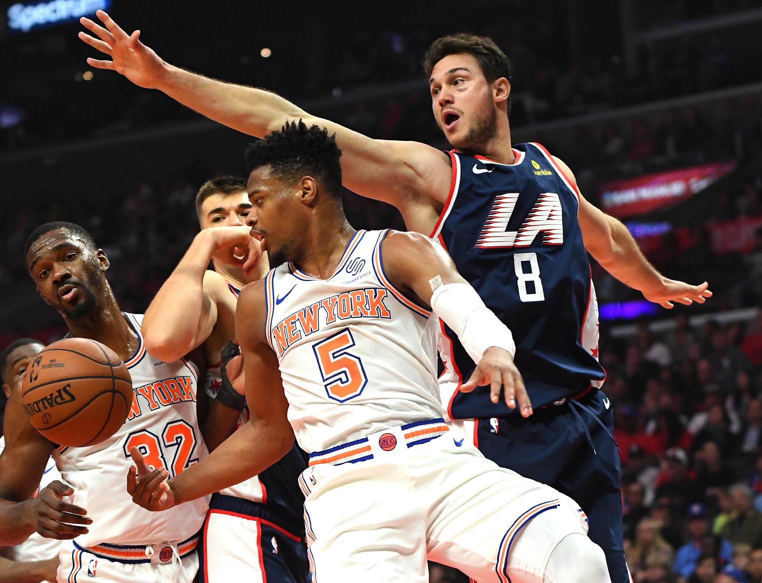 Los Angeles Clippers forward Danilo Gallinari guards New York Knicks guard Dennis Smith Jr. under the basket in the first half of the game at Staples Center. / Jayne Kamin-Oncea/USA TODAY Sports