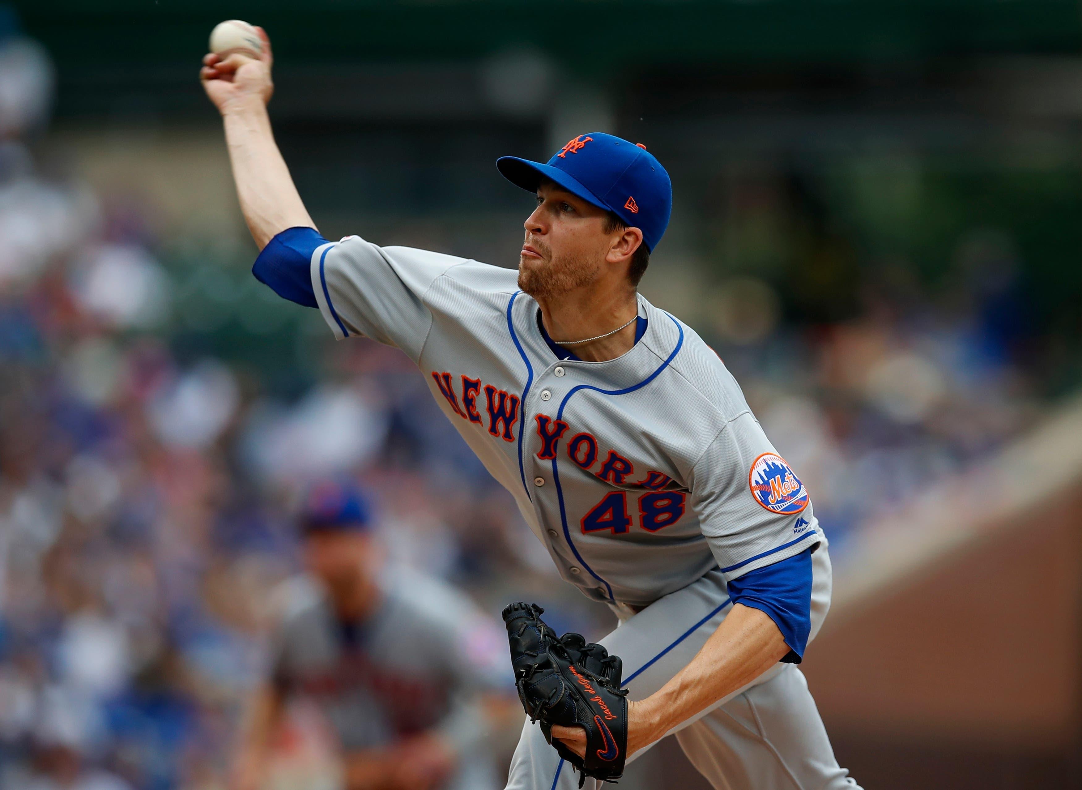 New York Mets starting pitcher Jacob deGrom pitches against the Chicago Cubs during the first Inning at Wrigley Field. / Jim Young/USA TODAY Sports