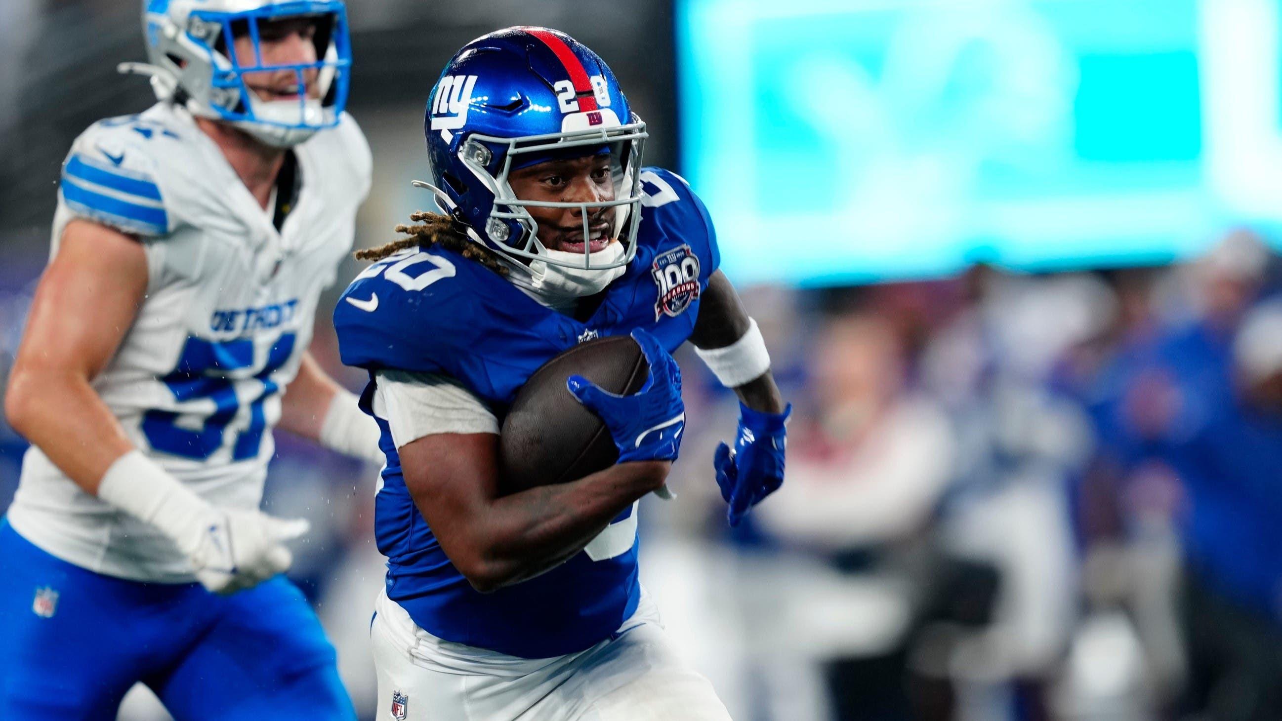 New York Giants running back Eric Gray (20) runs towards the end zone for the first touchdown of the game / Kevin R. Wexler / NorthJersey.com / USA TODAY NETWORK