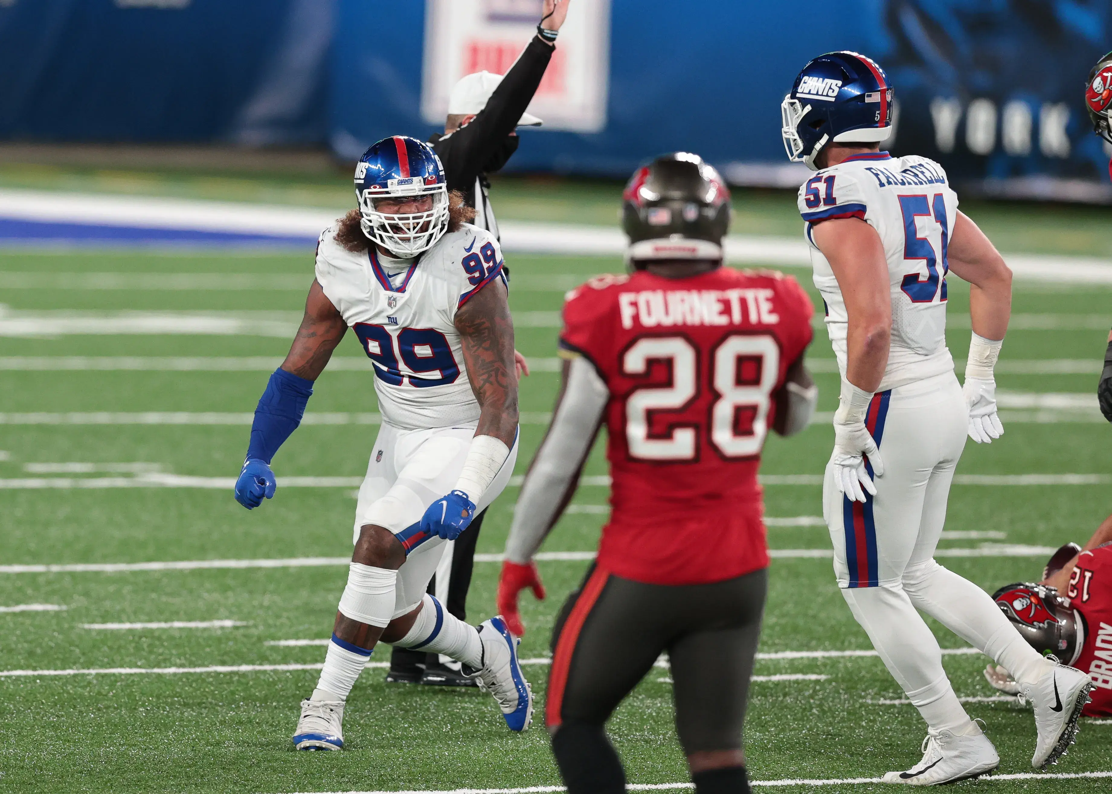 Nov 2, 2020; East Rutherford, New Jersey, USA; New York Giants defensive end Leonard Williams (99) celebrates his sack of Tampa Bay Buccaneers quarterback Tom Brady (12) with linebacker Kyler Fackrell (51) in front of running back Leonard Fournette (28) during the first half at MetLife Stadium. Mandatory Credit: Vincent Carchietta-USA TODAY Sports / © Vincent Carchietta-USA TODAY Sports