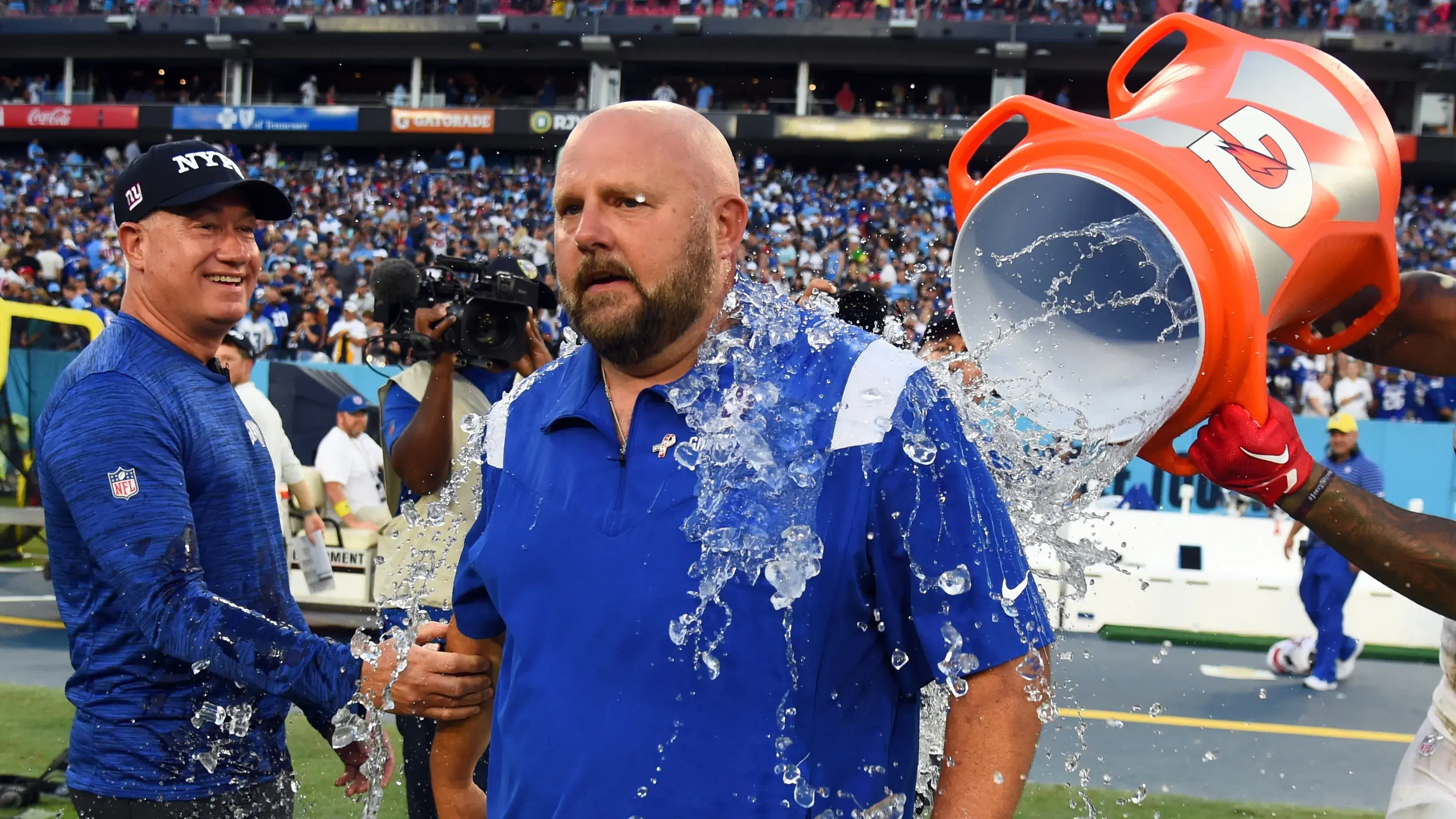 Sep 11, 2022; Nashville, Tennessee, USA; New York Giants head coach Brian Daboll receives a Gatorade bath from linebacker Oshane Ximines (53) after a win against the Tennessee Titans at Nissan Stadium. Mandatory Credit: Christopher Hanewinckel-USA TODAY Sports / © Christopher Hanewinckel-USA TODAY Sports