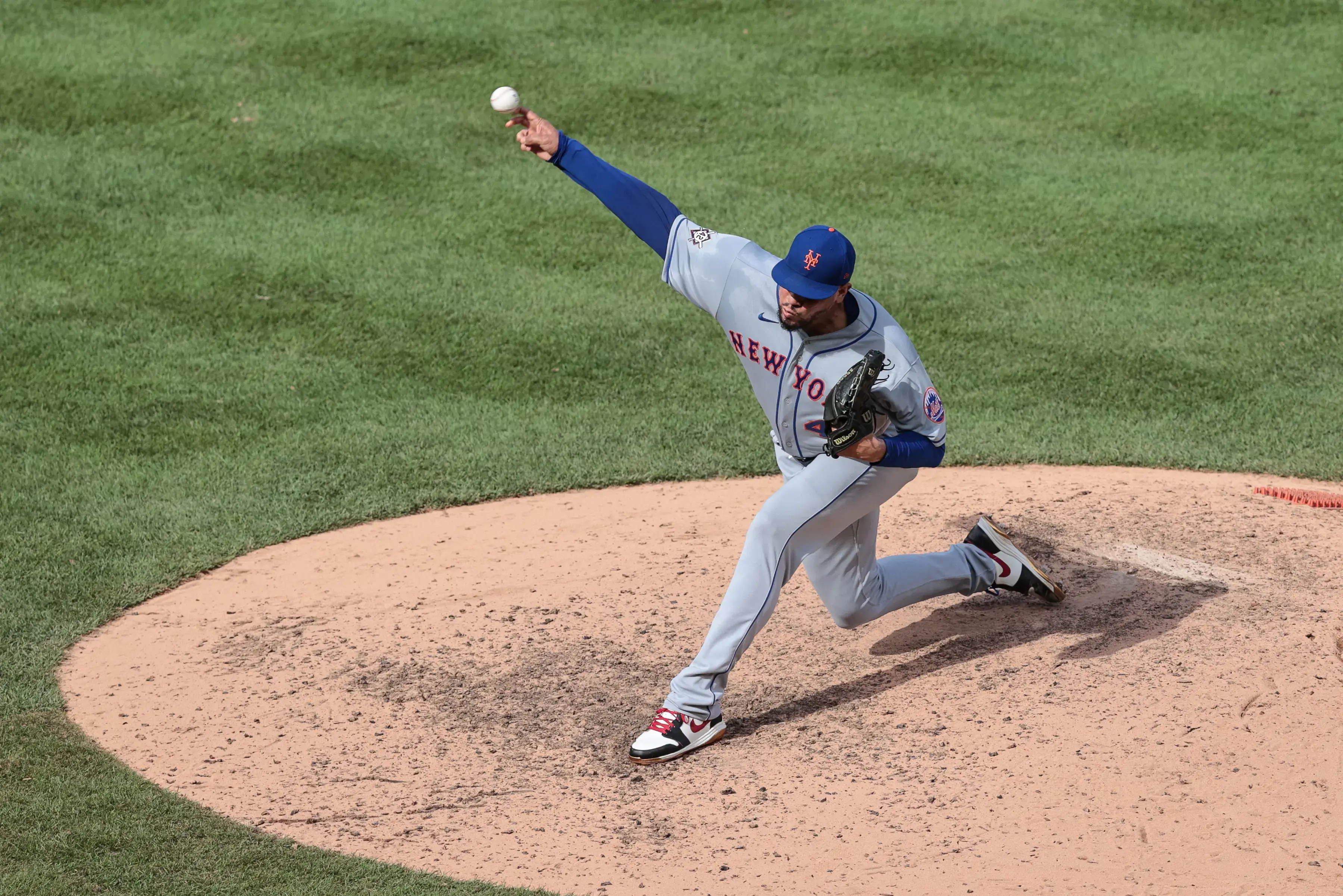 Aug 29, 2020; Bronx, New York, USA; New York Mets relief pitcher Dellin Betances (68) pitches during the bottom of the ninth inning against the New York Yankees at Yankee Stadium. Mandatory Credit: Vincent Carchietta-USA TODAY Sports / © Vincent Carchietta-USA TODAY Sports